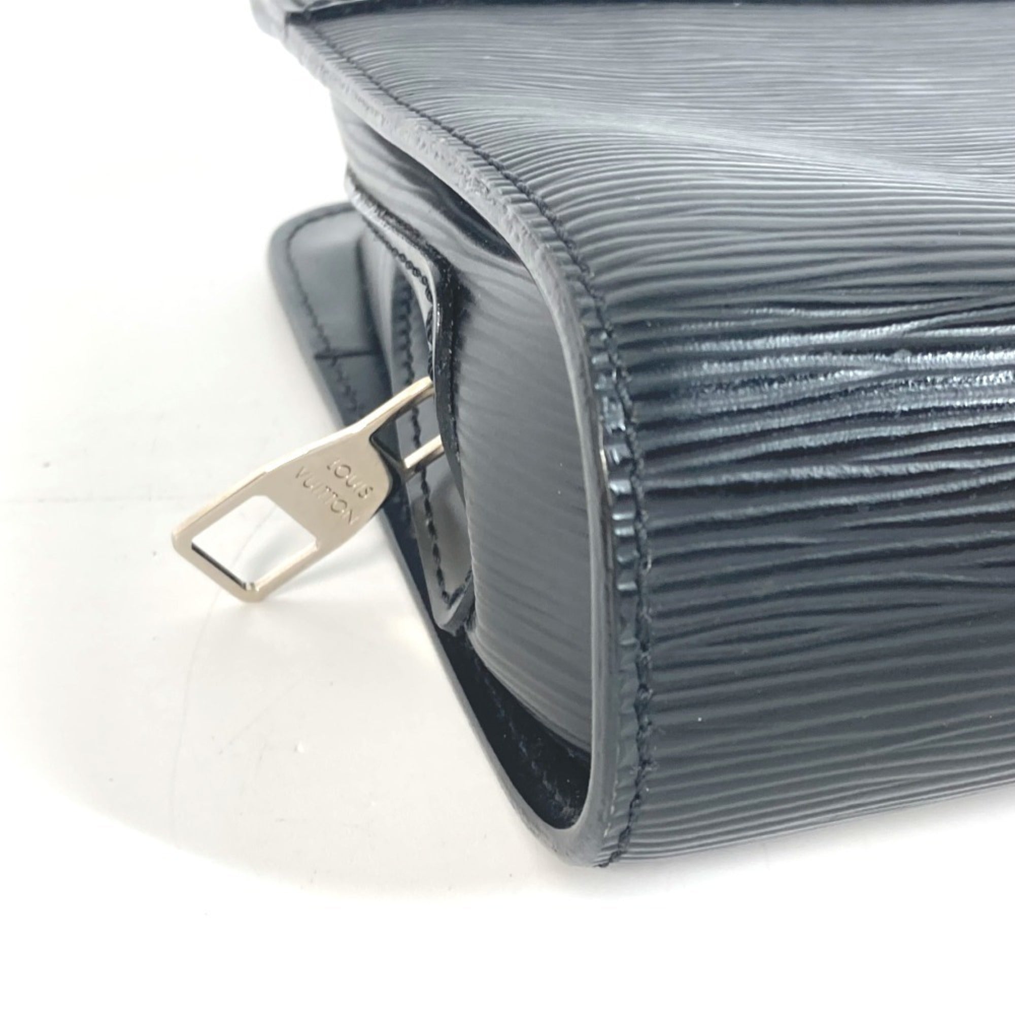 Louis Vuitton Black Noir Epi Leather Clutch Bag (Pre-Owned)