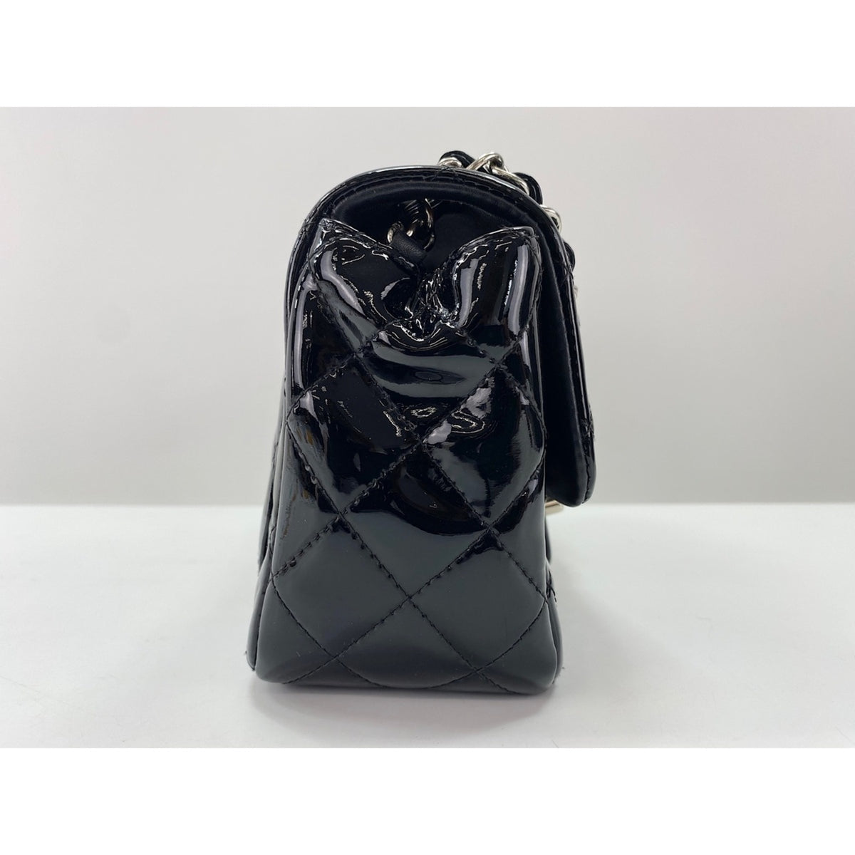 Chanel Black Shoulder Bag (Pre-Owned)