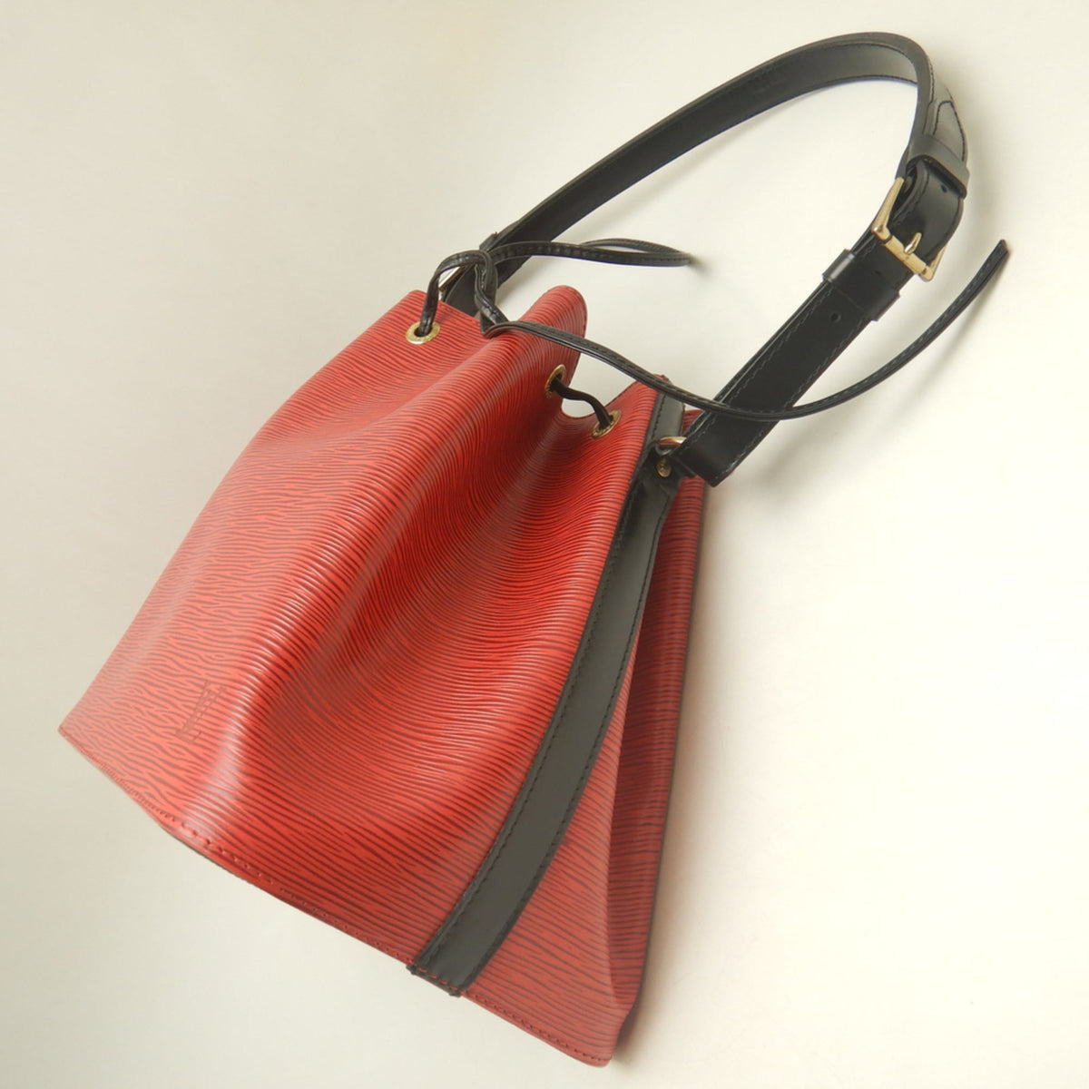 Louis Vuitton Castilian Red Noir Epi Leather Shoulder Bag (Pre-Owned)