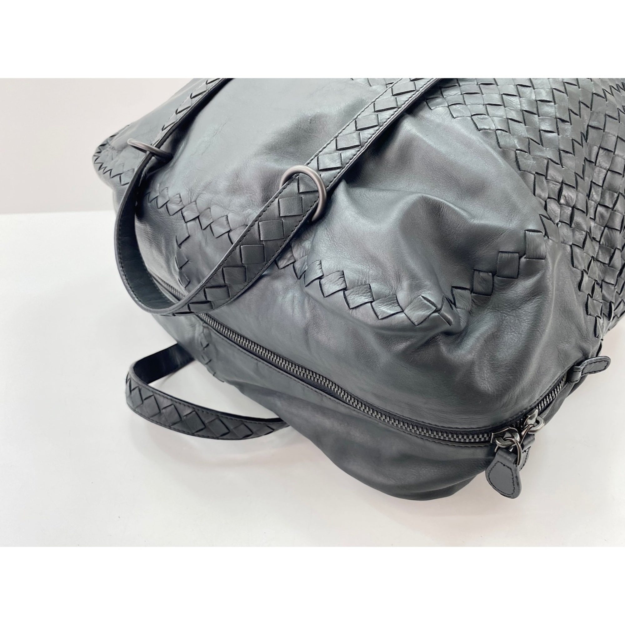 Bottega Veneta Black Leather Shoulder Bag (Pre-Owned)