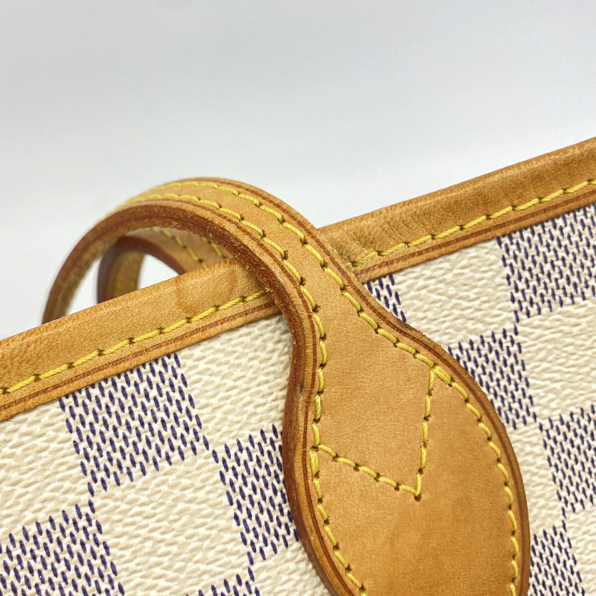 Louis Vuitton White Tote Bag (Pre-Owned)