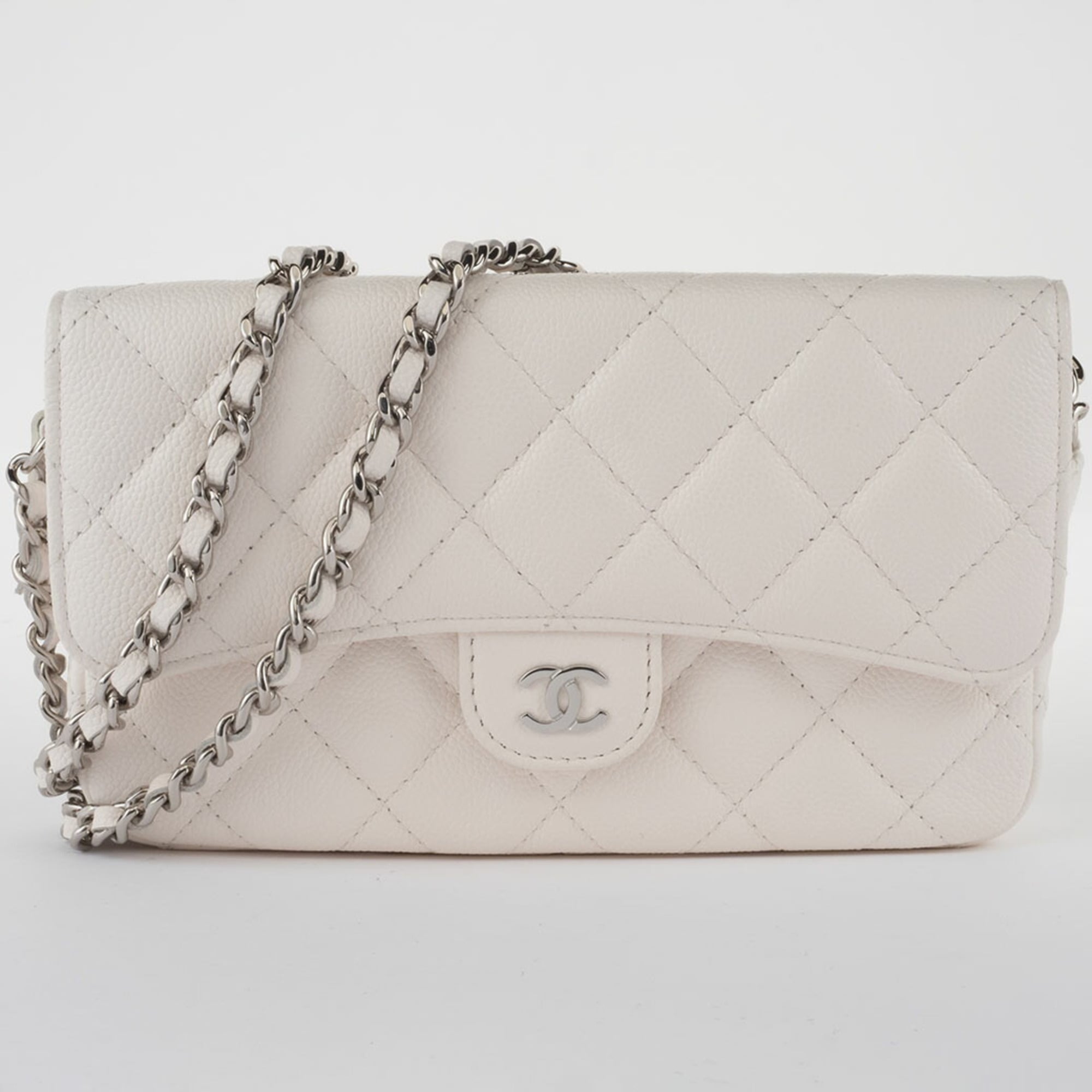 Chanel Matelasse White Caviar Leather Shoulder Bag (Pre-Owned)