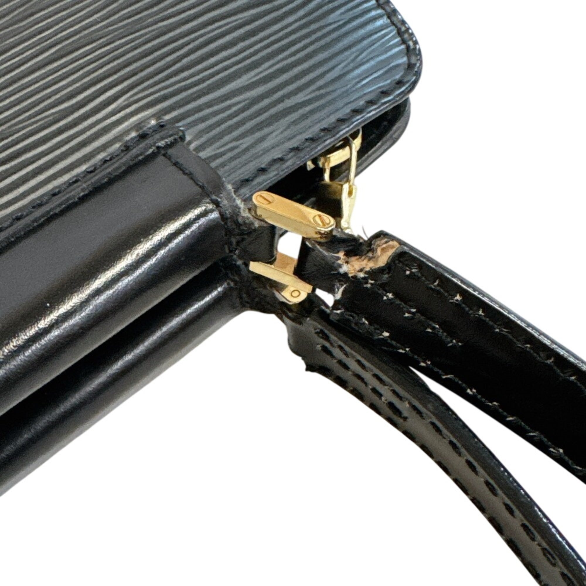 Louis Vuitton Epi Black Leather Handbag (Pre-Owned)