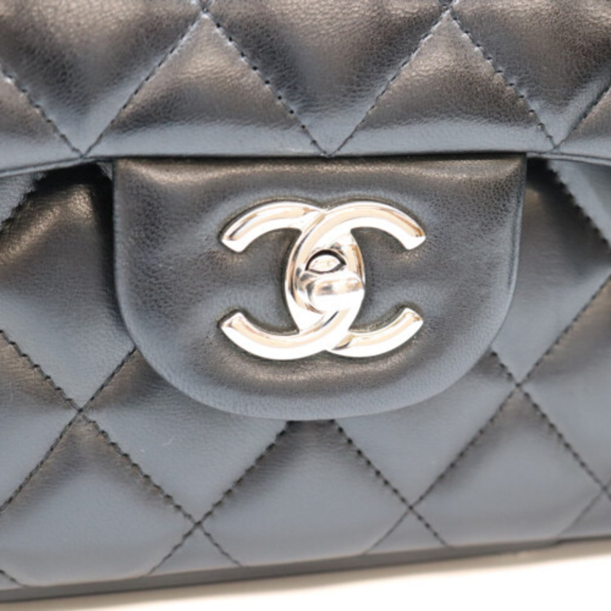 Chanel Brown Leather Shoulder Bag (Pre-Owned)