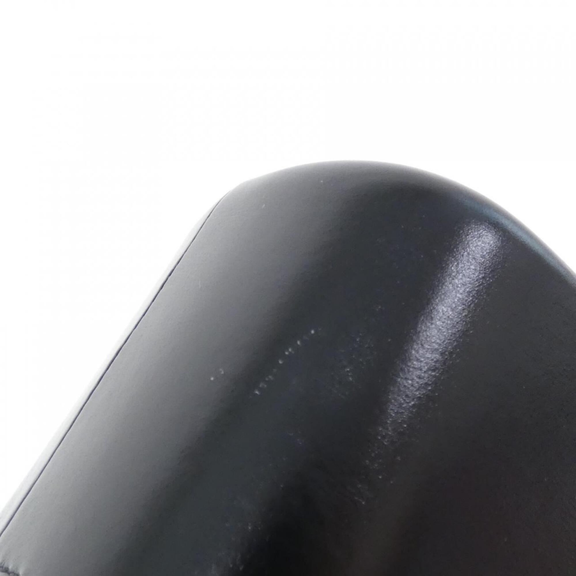 Chanel Black Leather Shoulder Bag (Pre-Owned)
