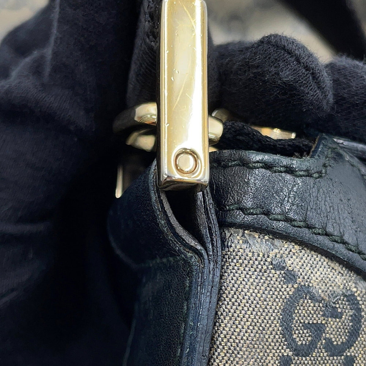 Gucci Black Gold Gray Pvc Leather Shoulder Bag (Pre-Owned)