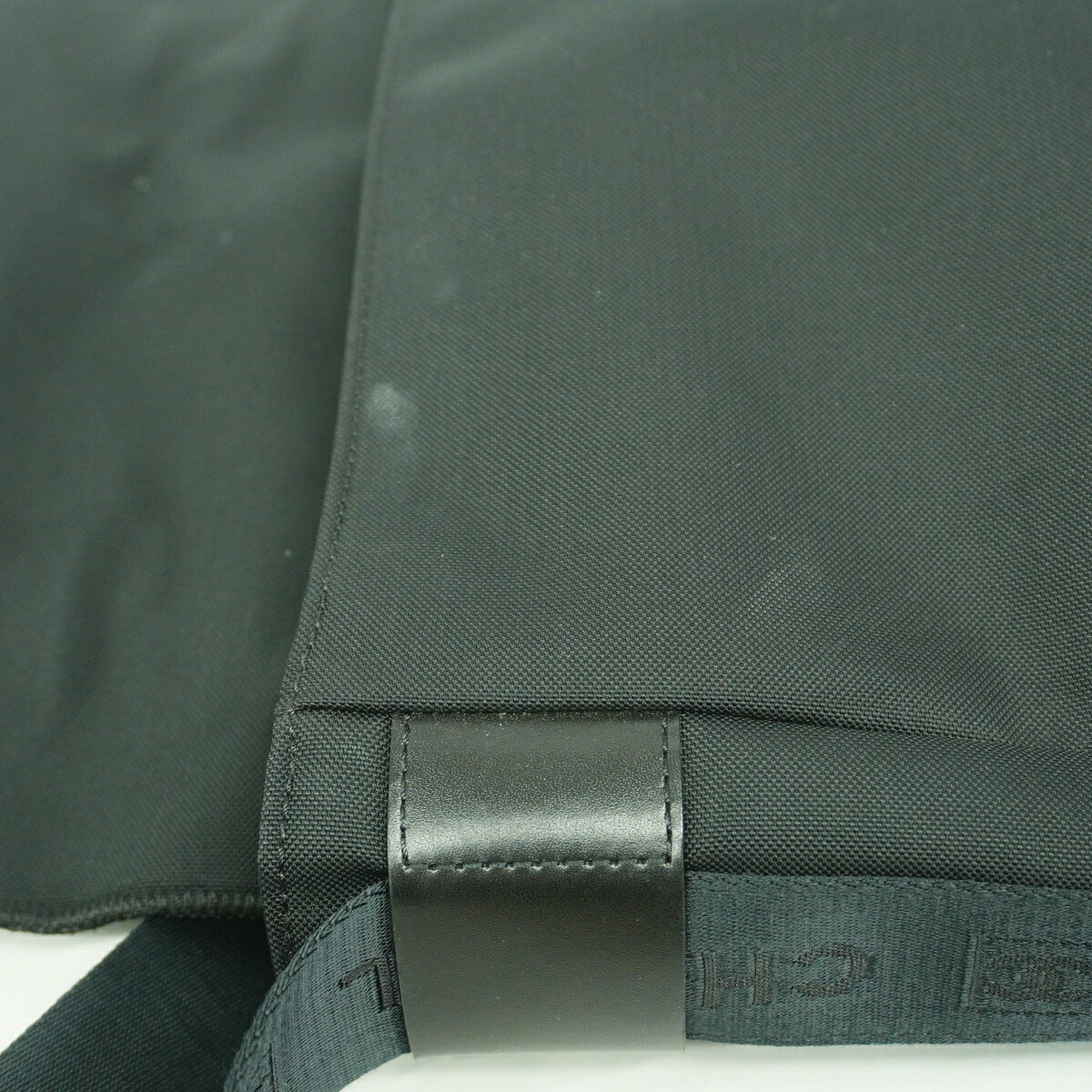 Chanel Black Leather Felt Handbag (Pre-Owned)
