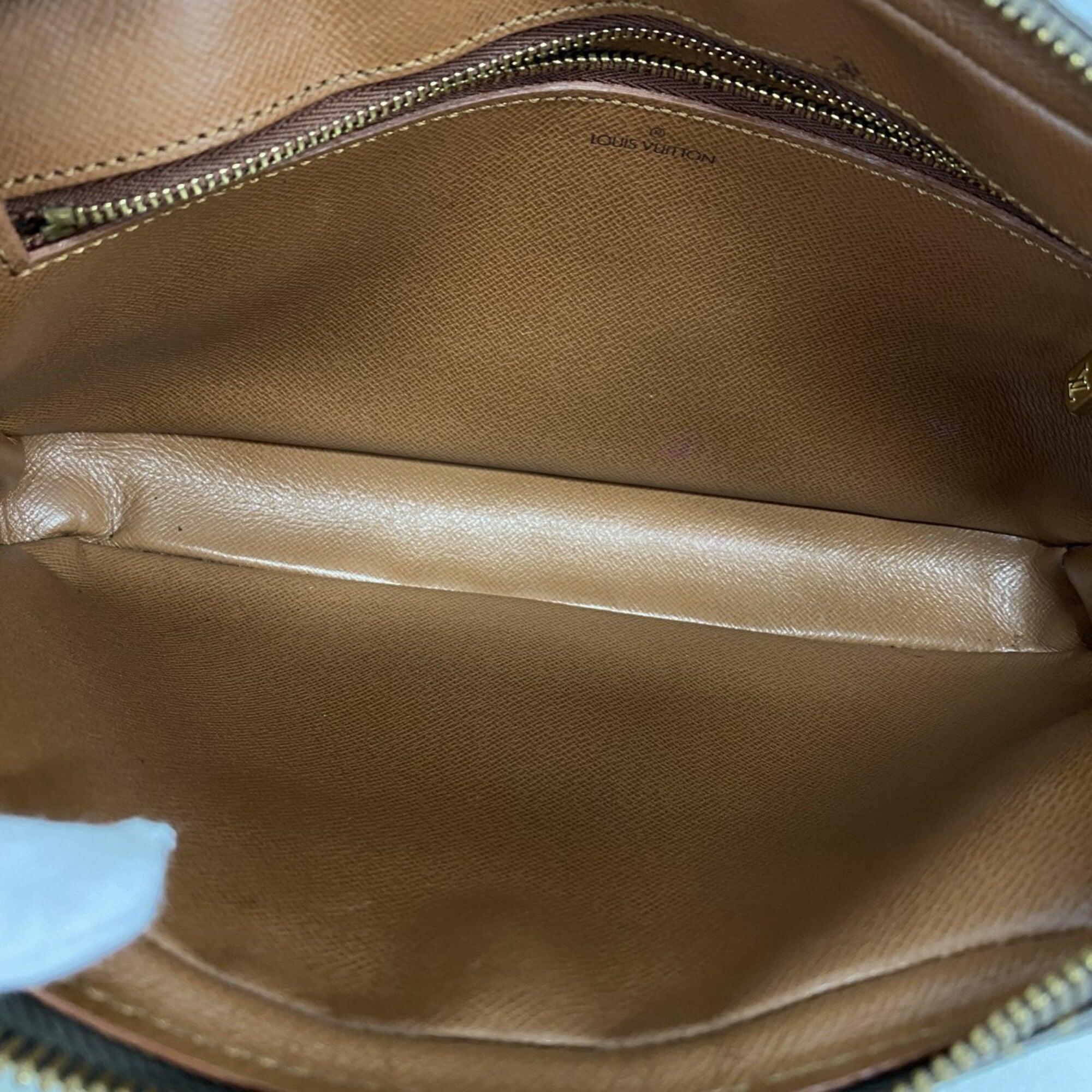 Louis Vuitton Brown Clutch Bag (Pre-Owned)