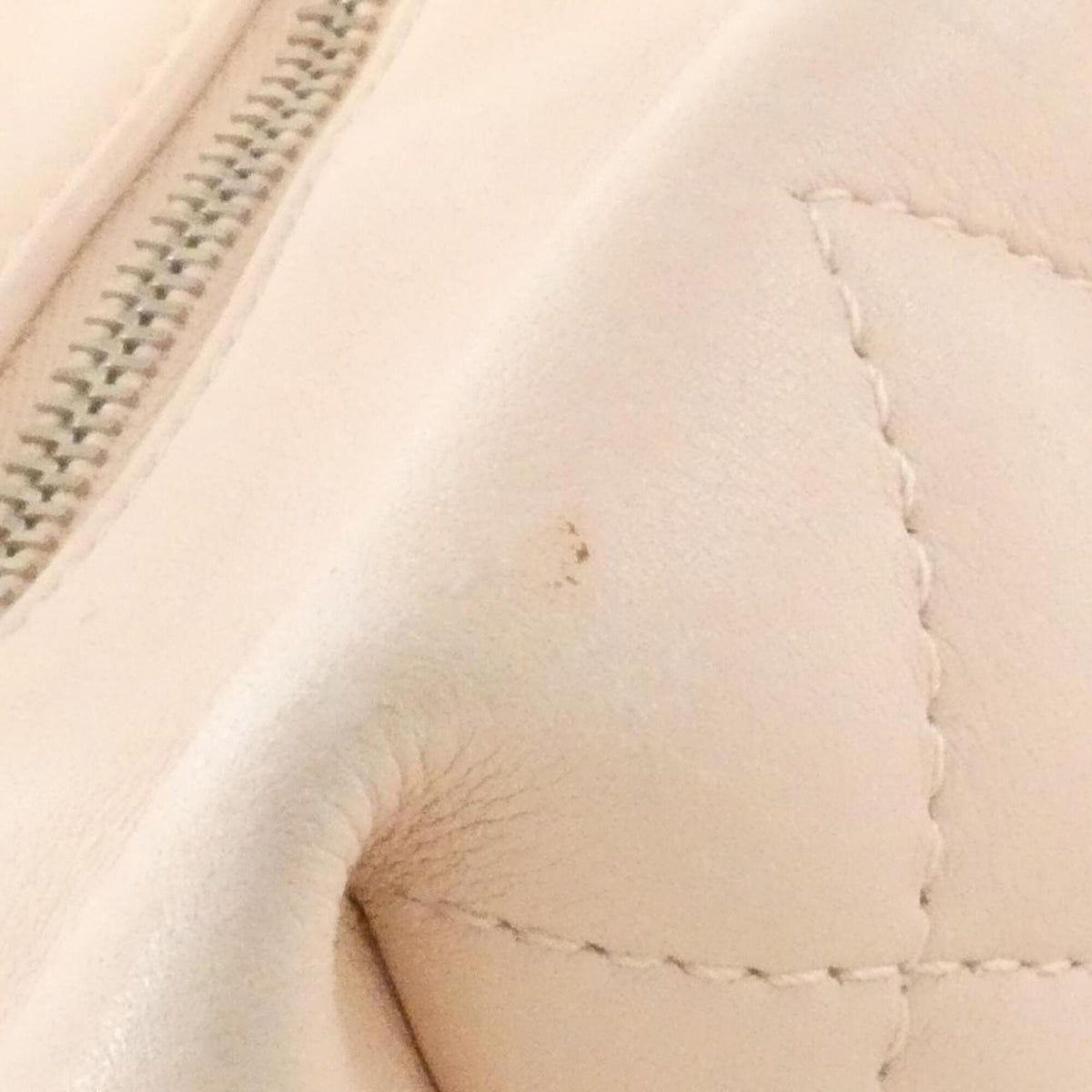 Chanel Light Pink Leather Handbag (Pre-Owned)