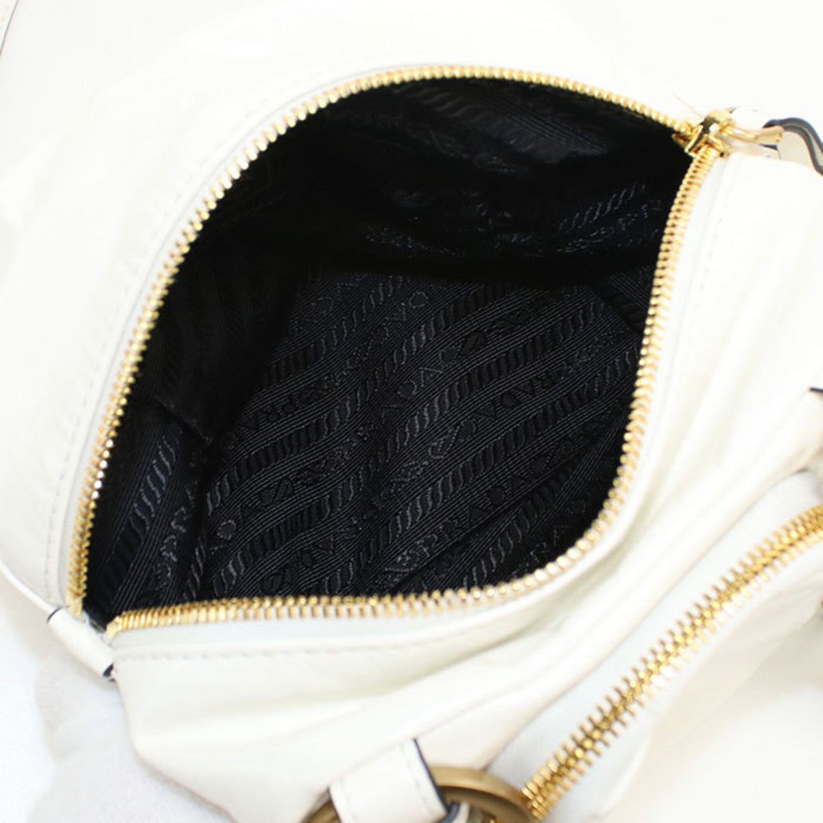 Prada White Leather Handbag (Pre-Owned)