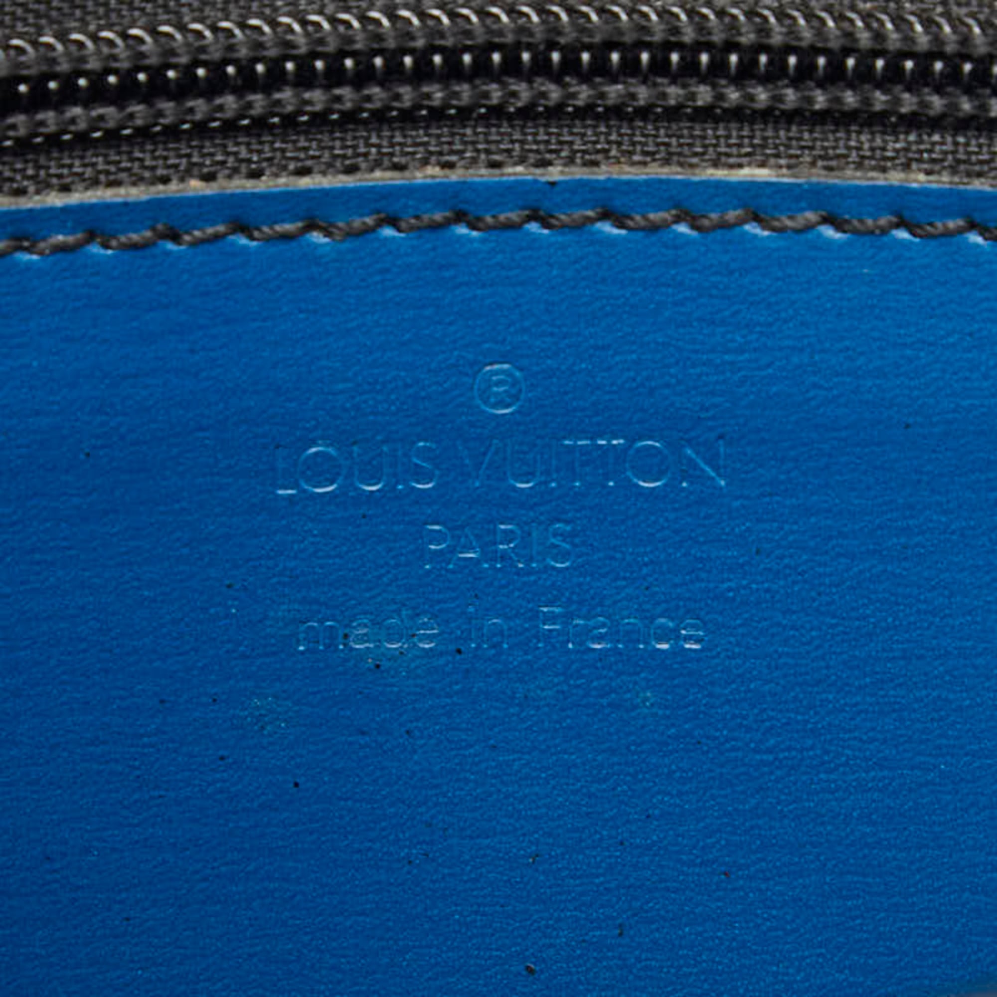 Louis Vuitton Epi Toledo Blue Leather Pochette Shoulder Bag (Pre-Owned)