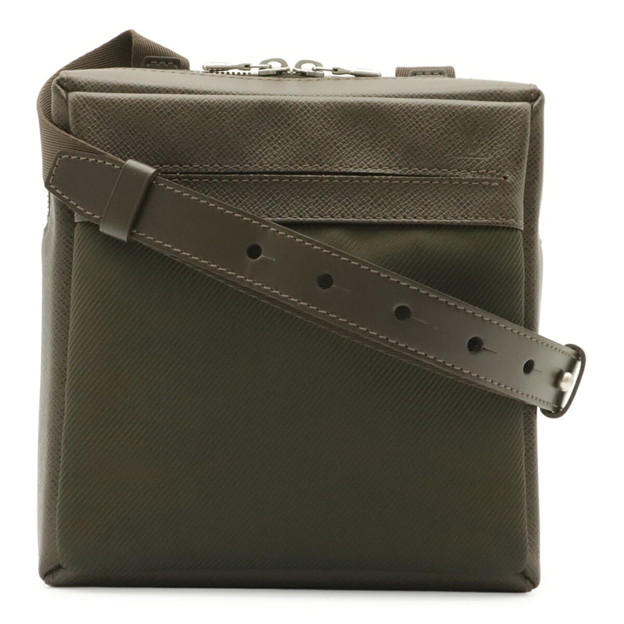 Louis Vuitton Brown Grizzly Taiga Leather Shoulder Bag (Pre-Owned)