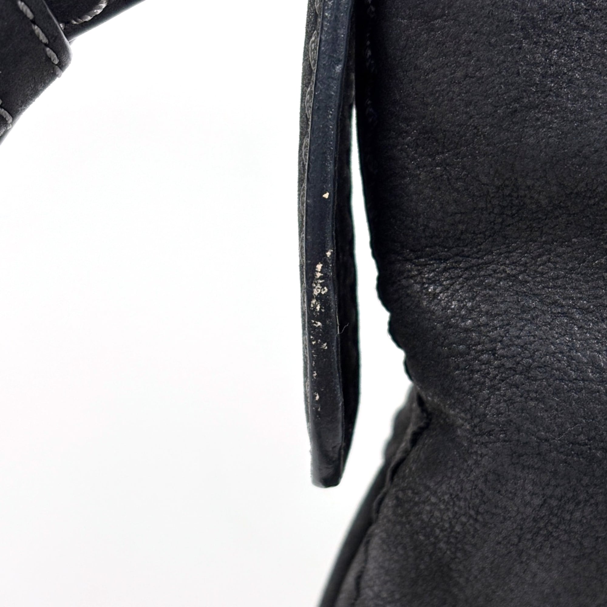 Loewe Black Leather Shoulder Bag (Pre-Owned)