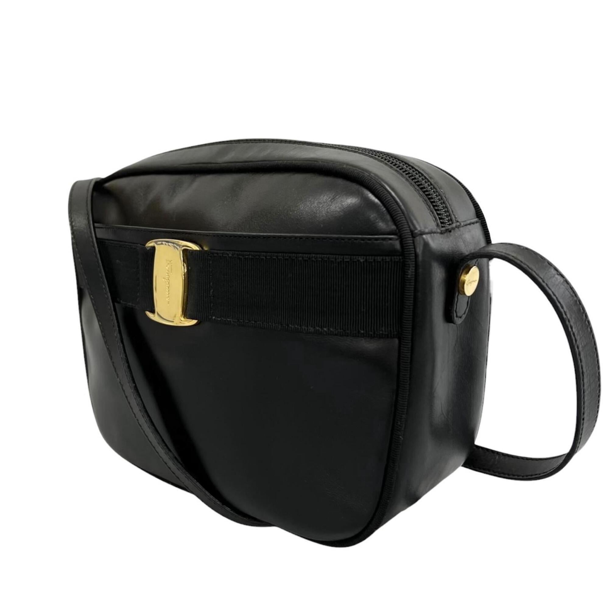Salvatore Ferragamo Black Leather Shoulder Bag (Pre-Owned)