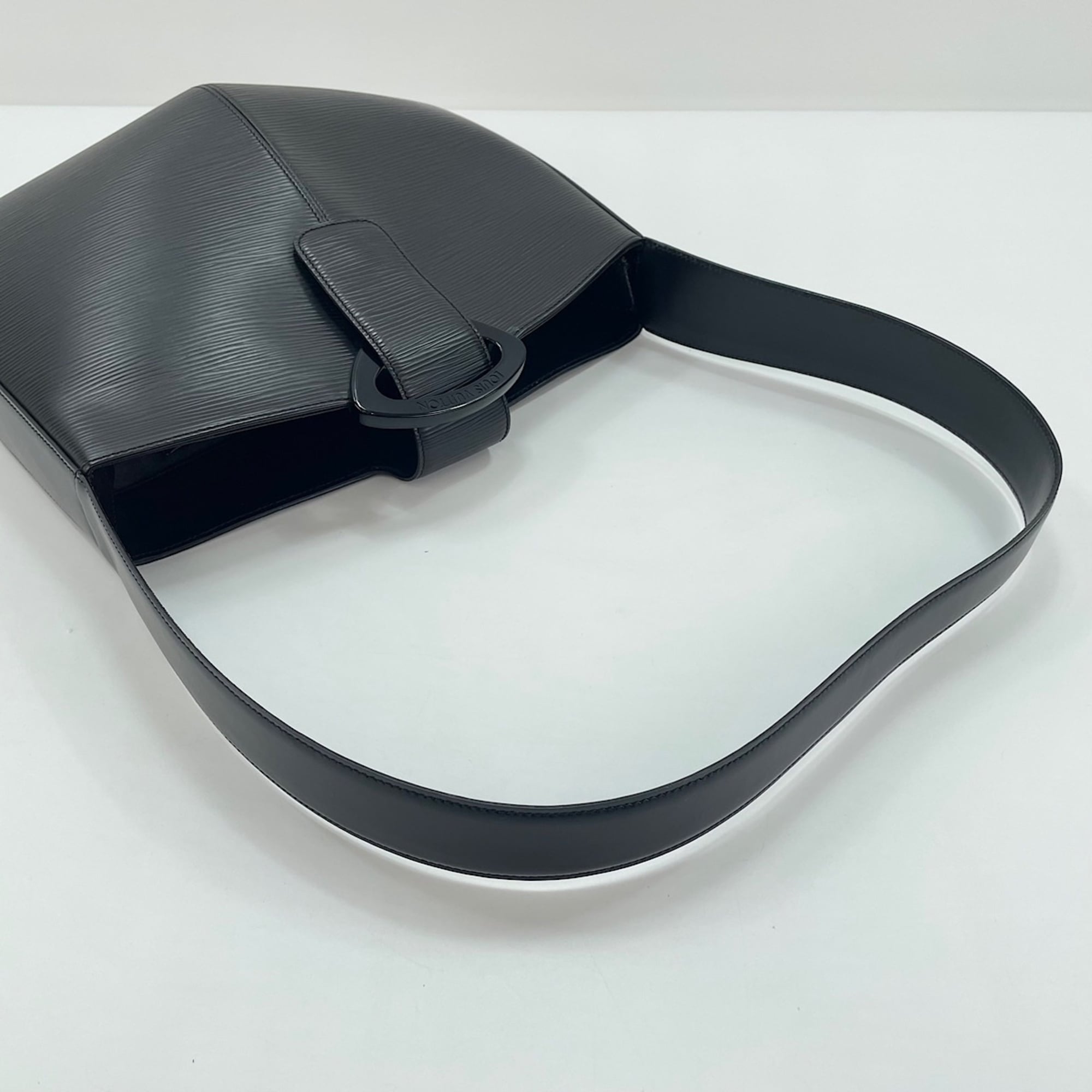 Louis Vuitton Black Shoulder Bag (Pre-Owned)