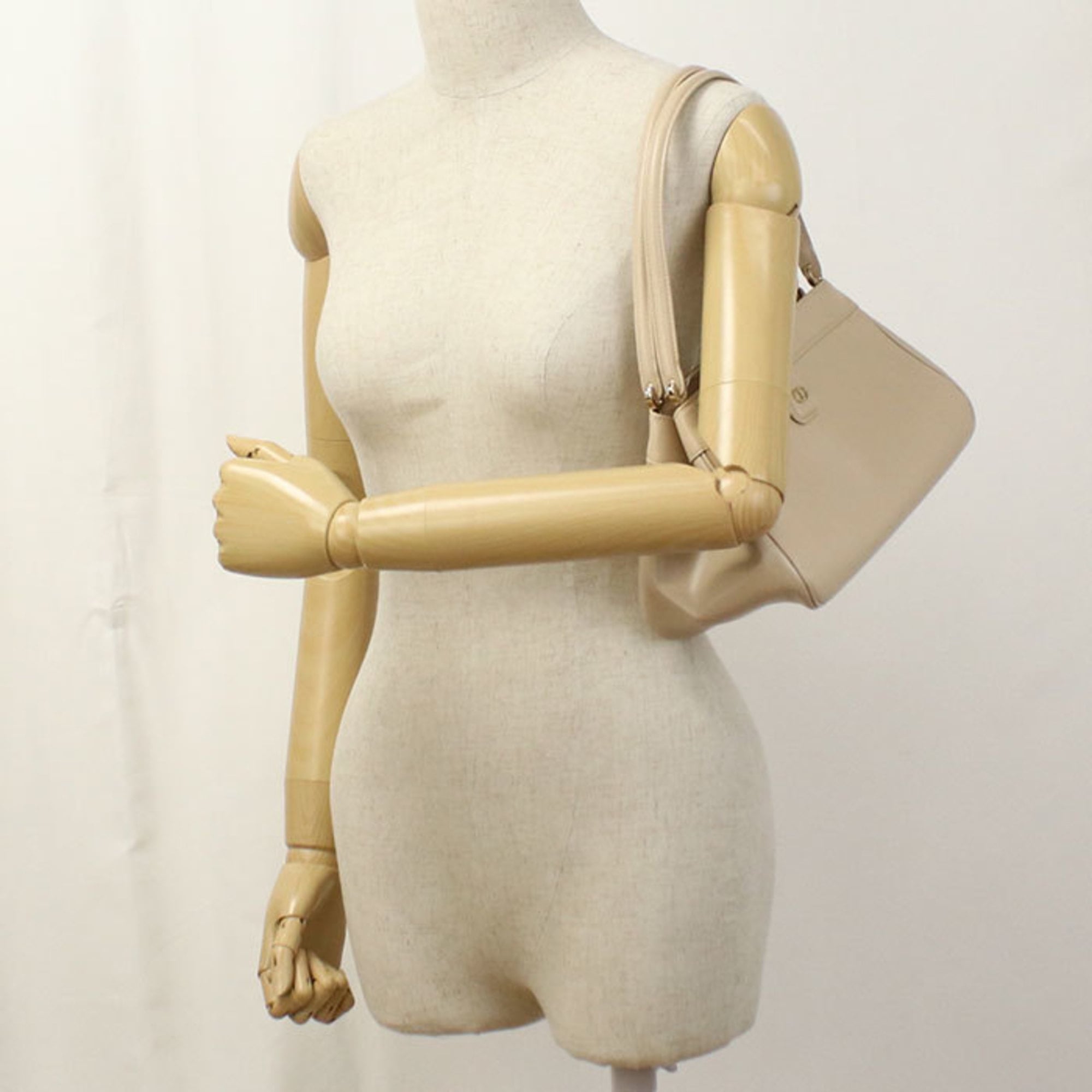 Christian Dior Beige Leather Handbag (Pre-Owned)