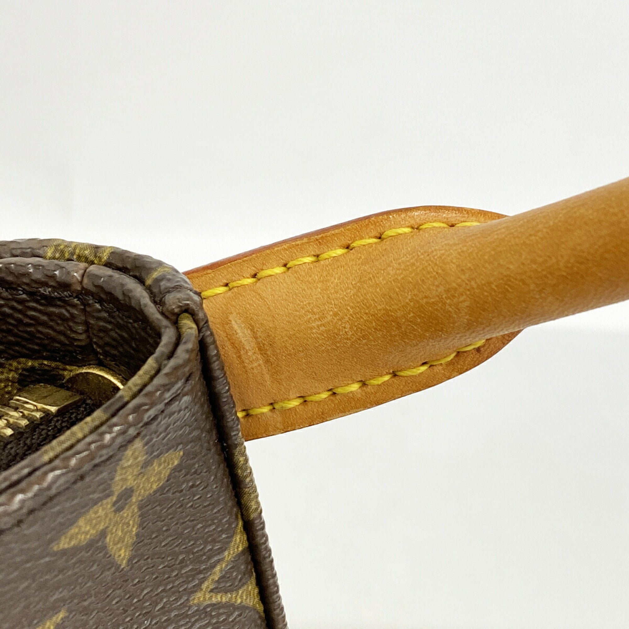 Louis Vuitton Brown Shoulder Bag (Pre-Owned)