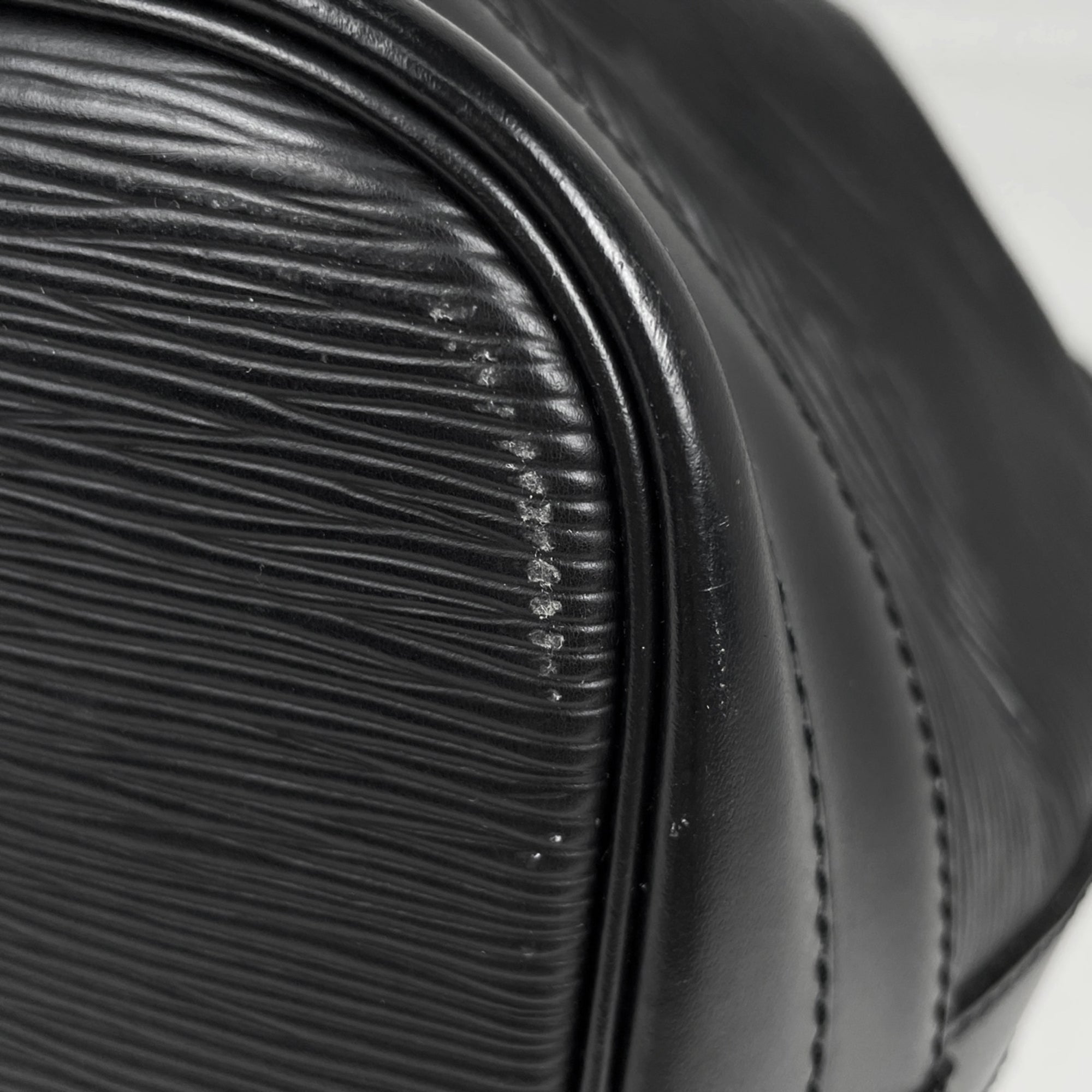 Louis Vuitton Black Noir Epi Leather Shoulder Bag (Pre-Owned)