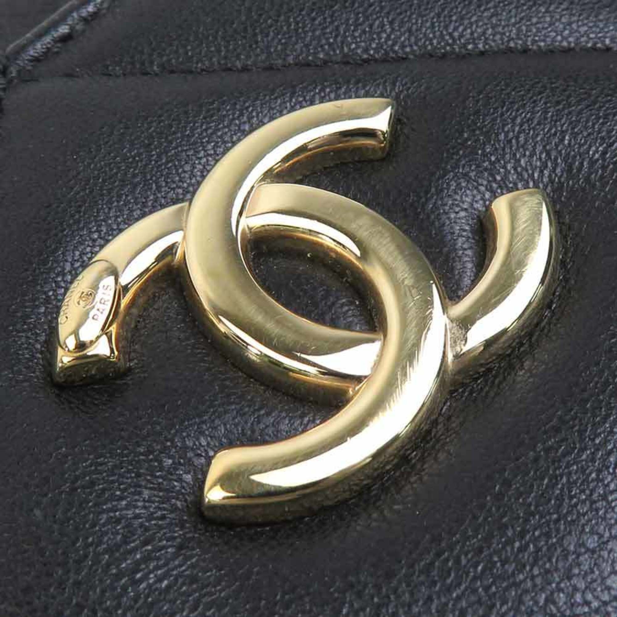 Chanel Black Leather Handbag Shoulder Bag (Pre-Owned)