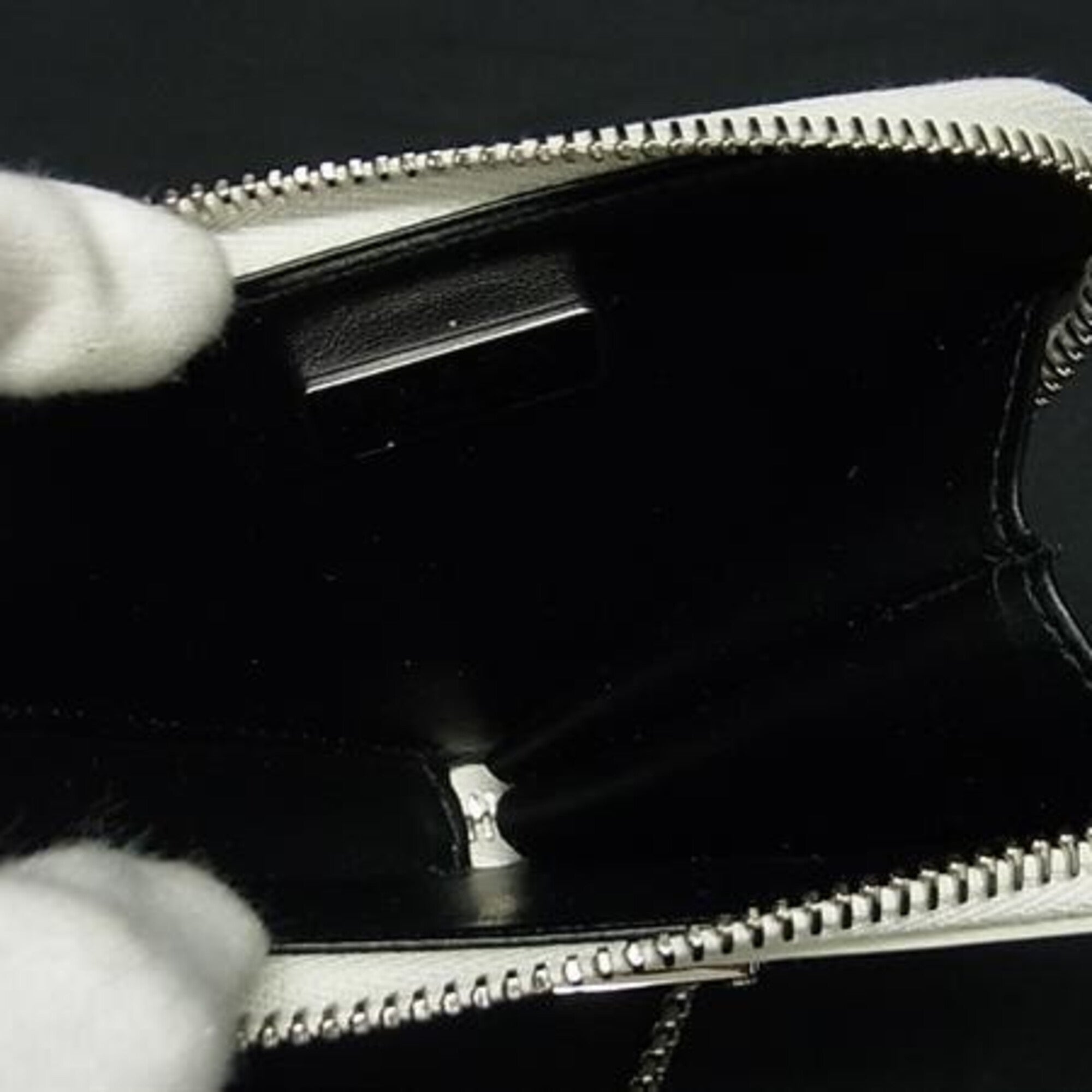 Prada Ivory Leather Shoulder Bag (Pre-Owned)