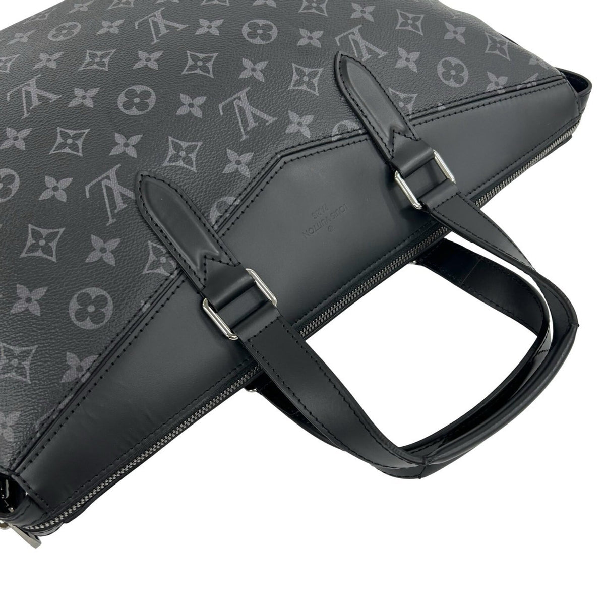 Louis Vuitton Black Leather Shoulder Bag (Pre-Owned)