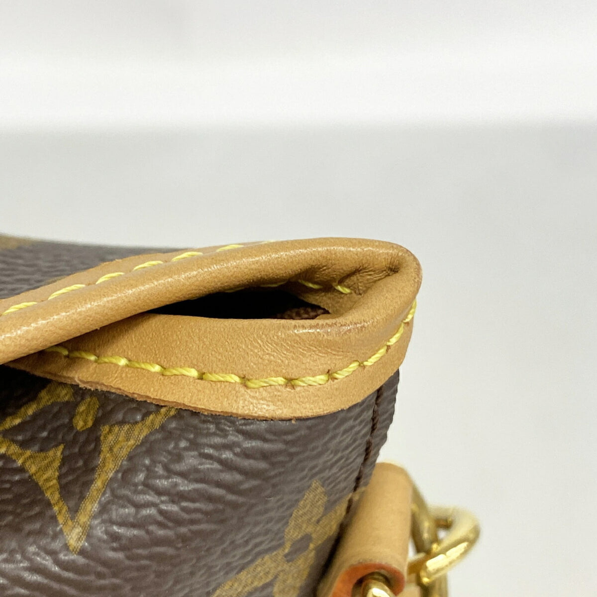 Louis Vuitton Brown Shoulder Bag (Pre-Owned)