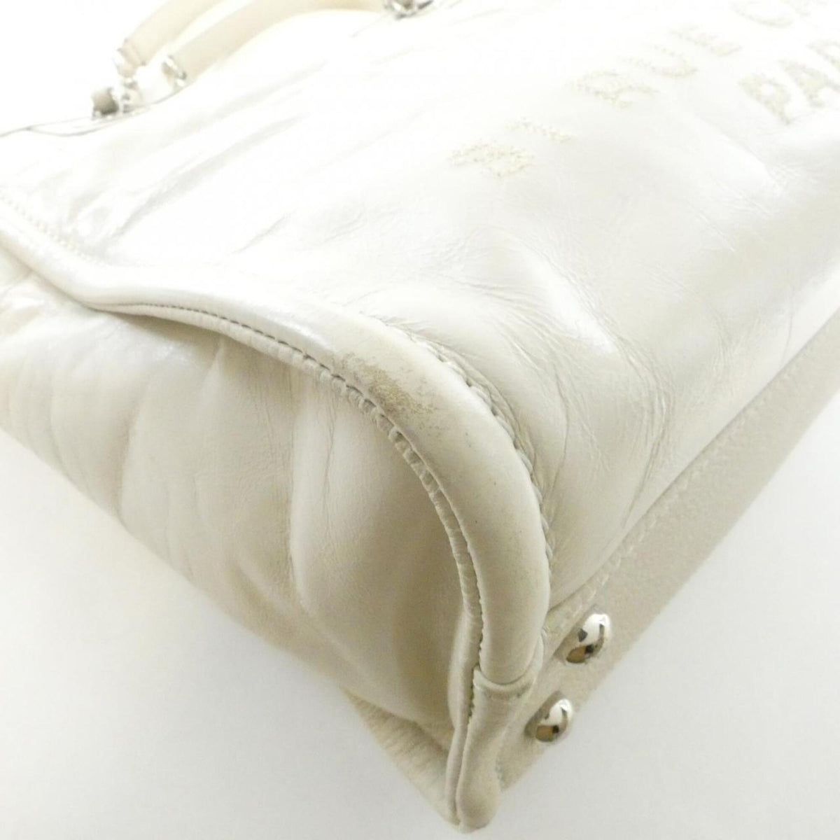 Chanel Ivory White Grained Calfskin Leather Handbag (Pre-Owned)