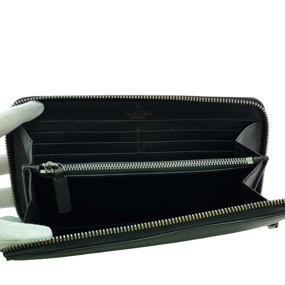Valentino Garavani Black Leather Long Wallet (Bi-Fold) (Pre-Owned)