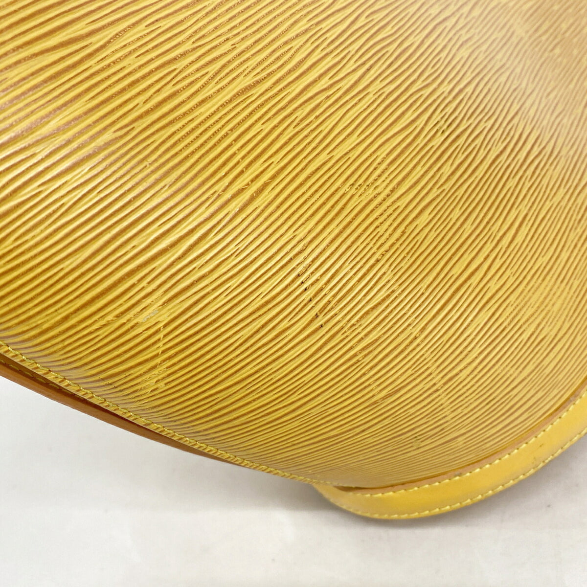 Louis Vuitton Jaune Shoulder Bag (Pre-Owned)