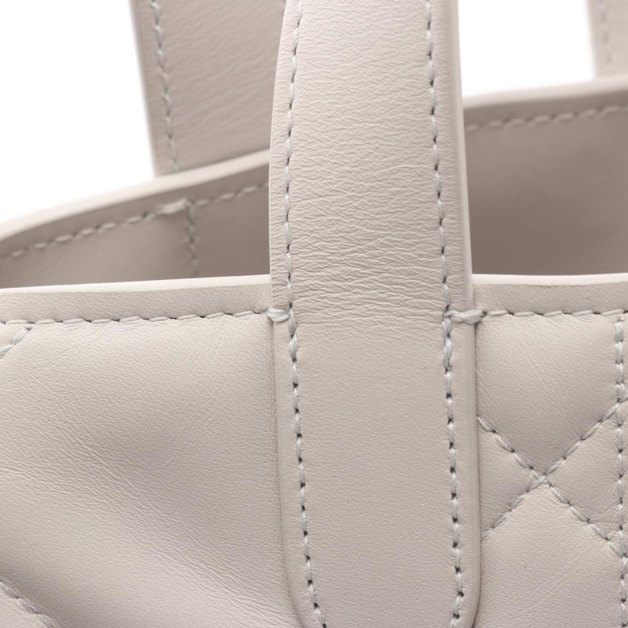 Christian Dior White Leather Handbag (Pre-Owned)