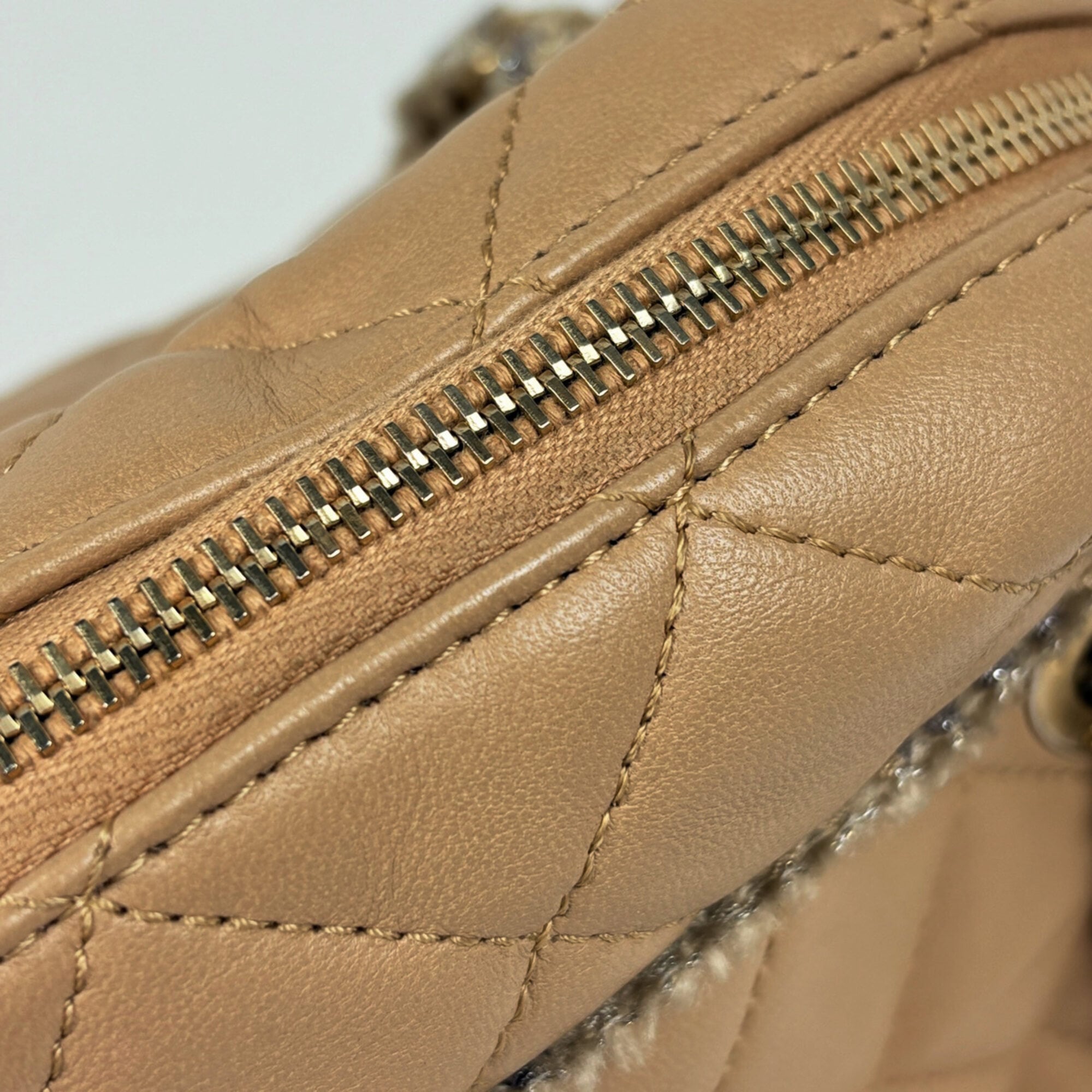 Chanel Matelasse Beige Leather Shoulder Bag (Pre-Owned)