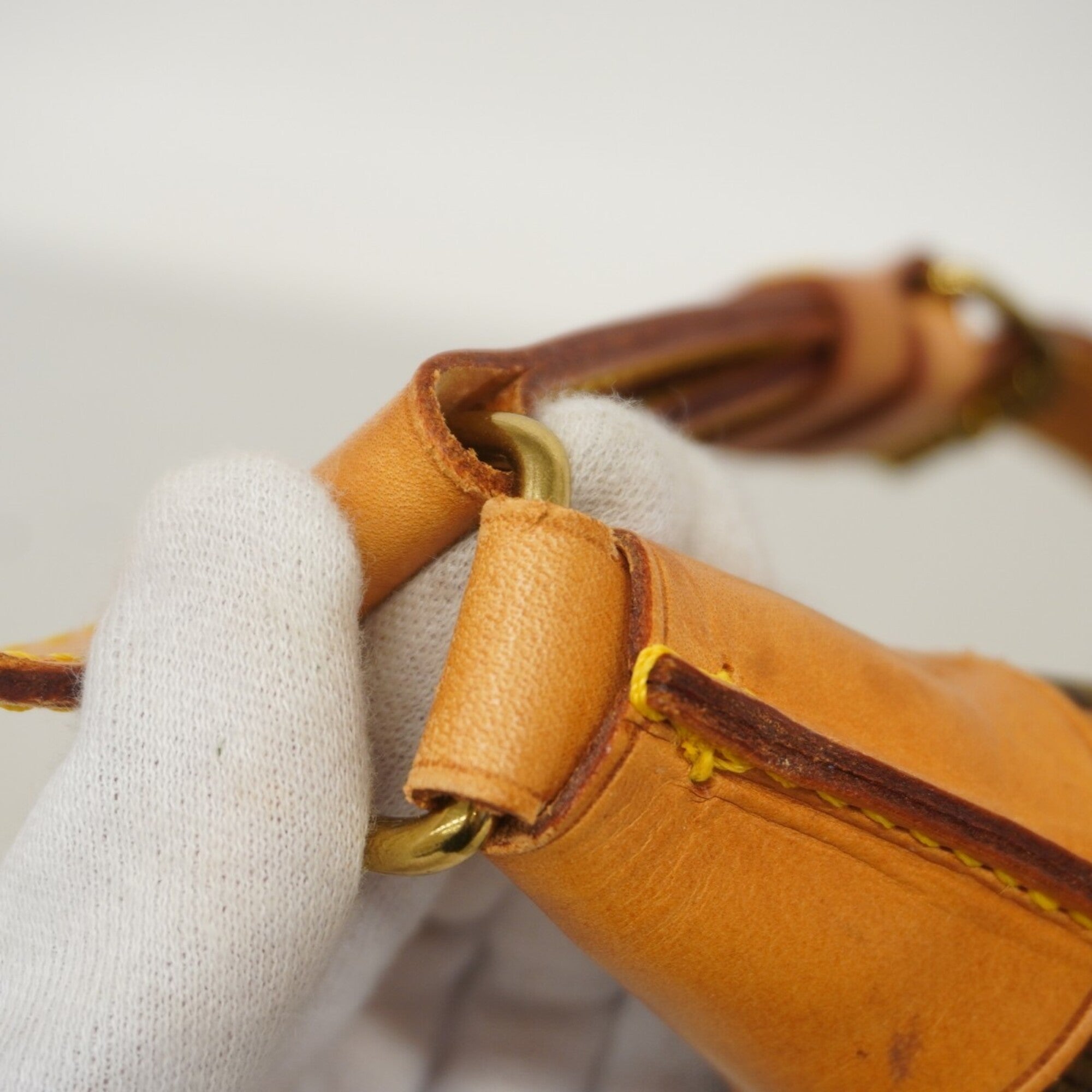 Louis Vuitton Brown Shoulder Bag (Pre-Owned)