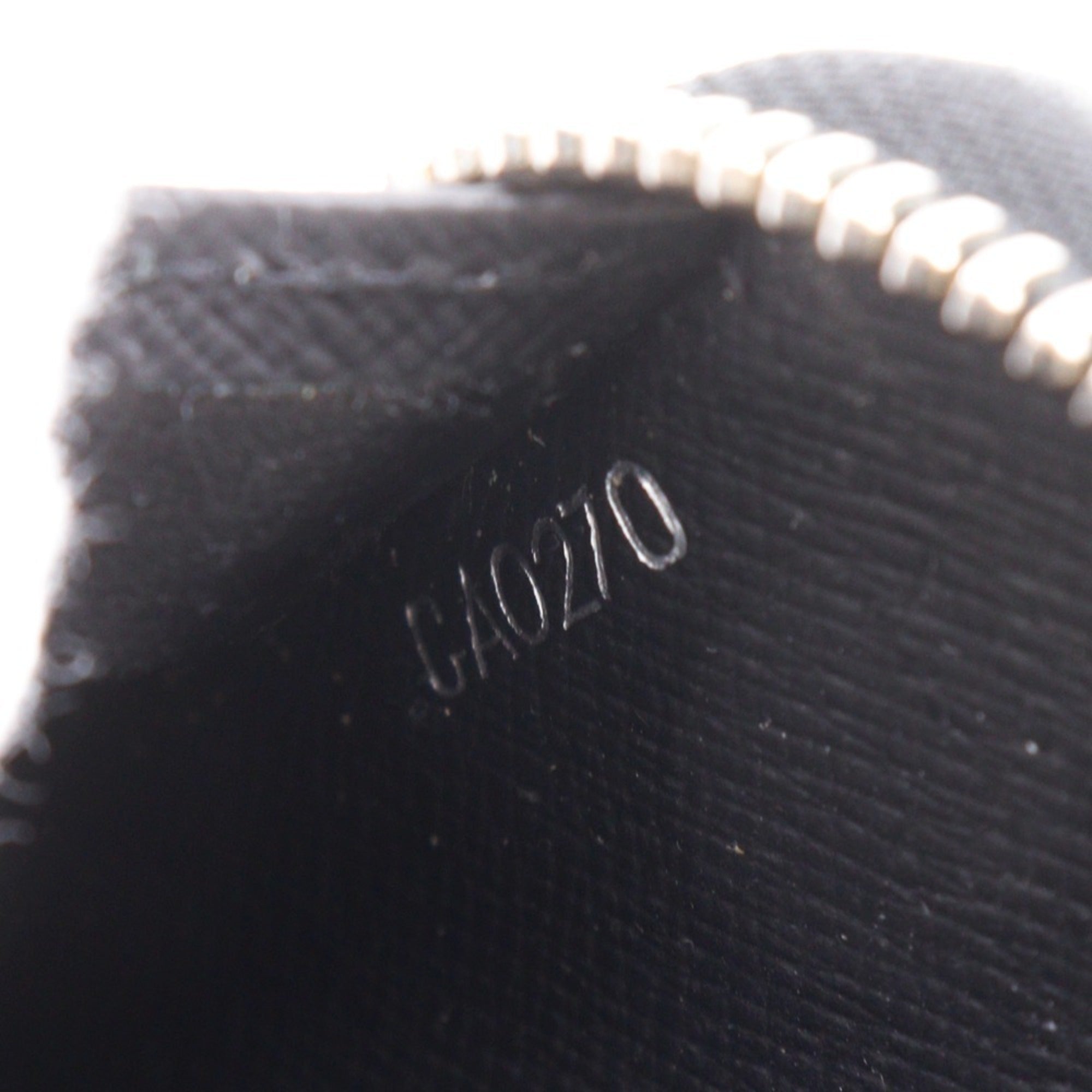 Louis Vuitton Black Noir Taiga Leather Long Wallet (Bi-Fold) (Pre-Owned)