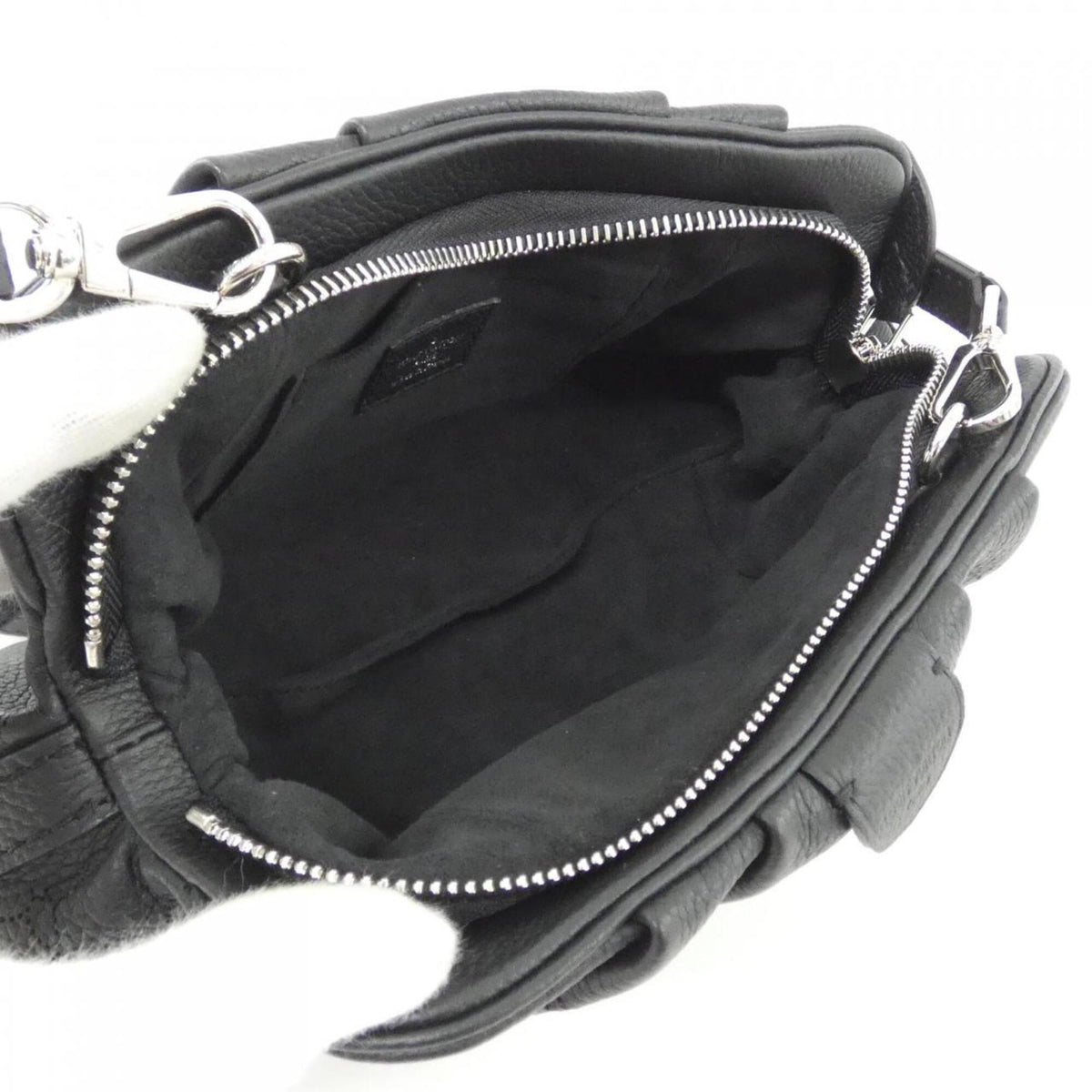 Louis Vuitton Black Leather Shoulder Bag (Pre-Owned)