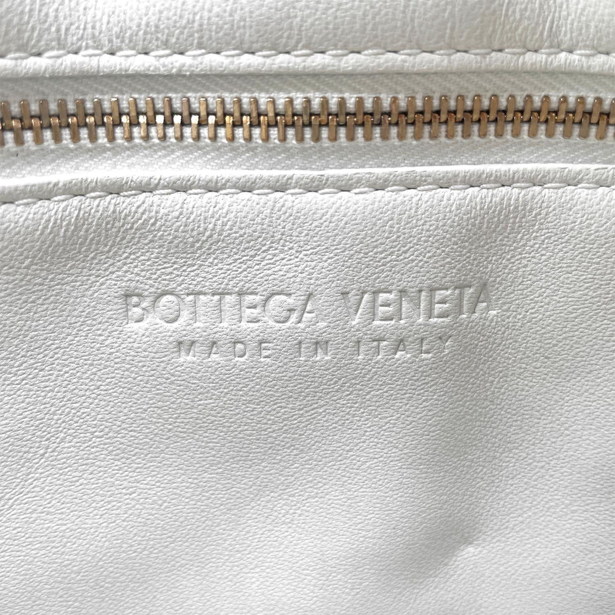 Bottega Veneta Gold White Leather Shoulder Bag (Pre-Owned)