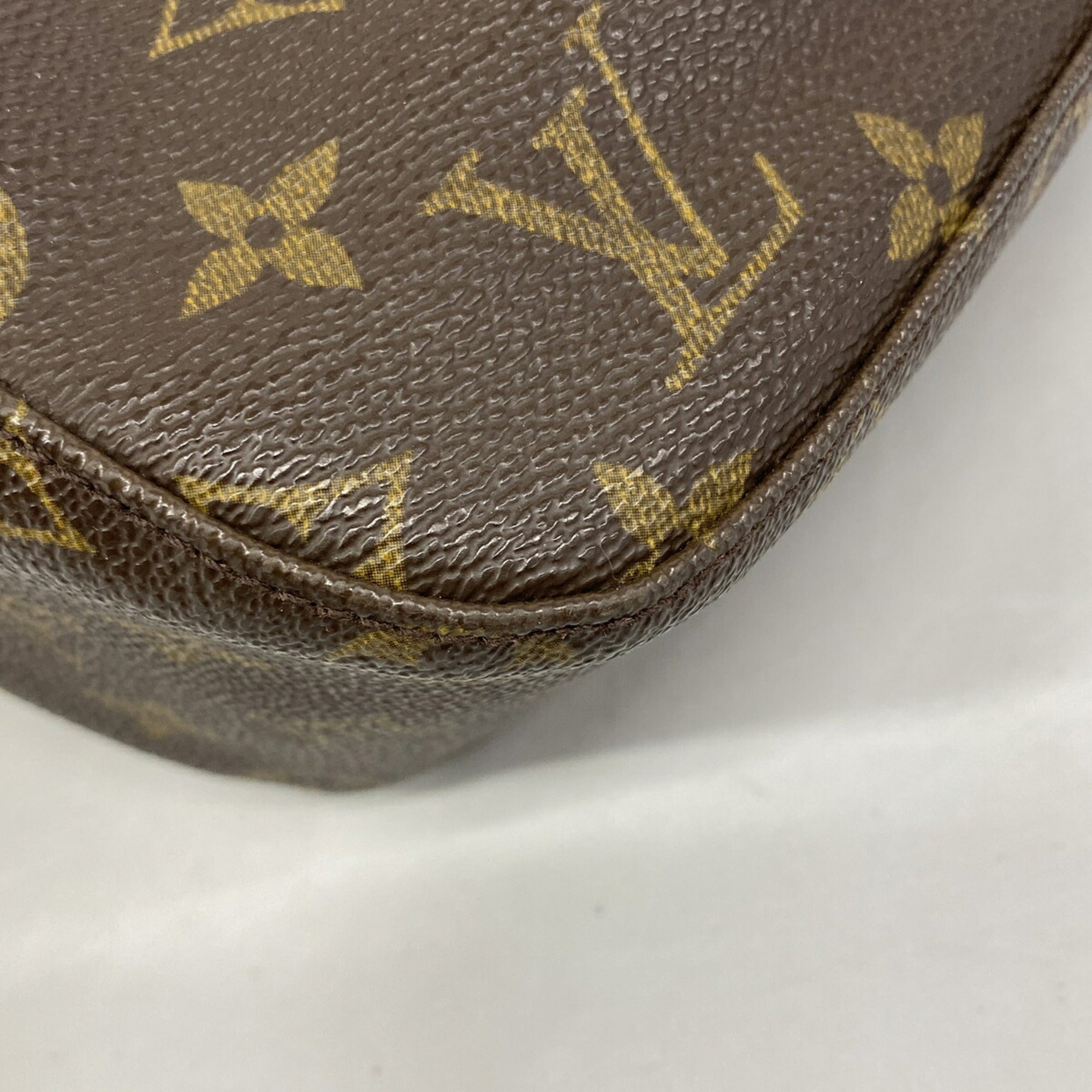 Louis Vuitton Brown Shoulder Bag (Pre-Owned)