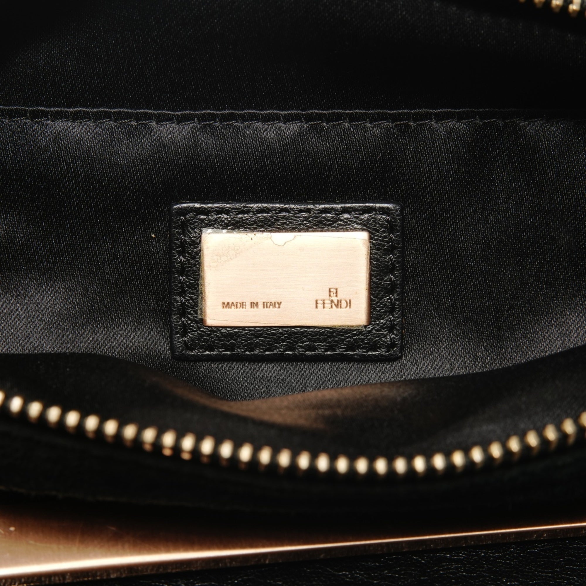 Fendi Black Leather Shoulder Bag (Pre-Owned)