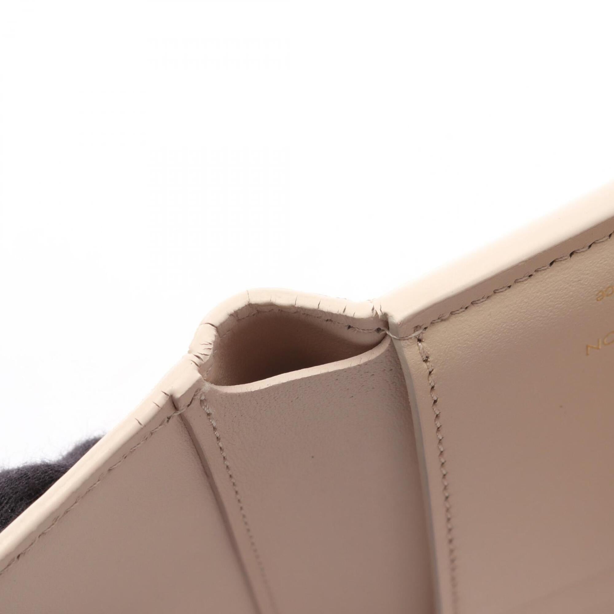 Louis Vuitton Ivory Leather Wallet (Tri-Fold) (Pre-Owned)