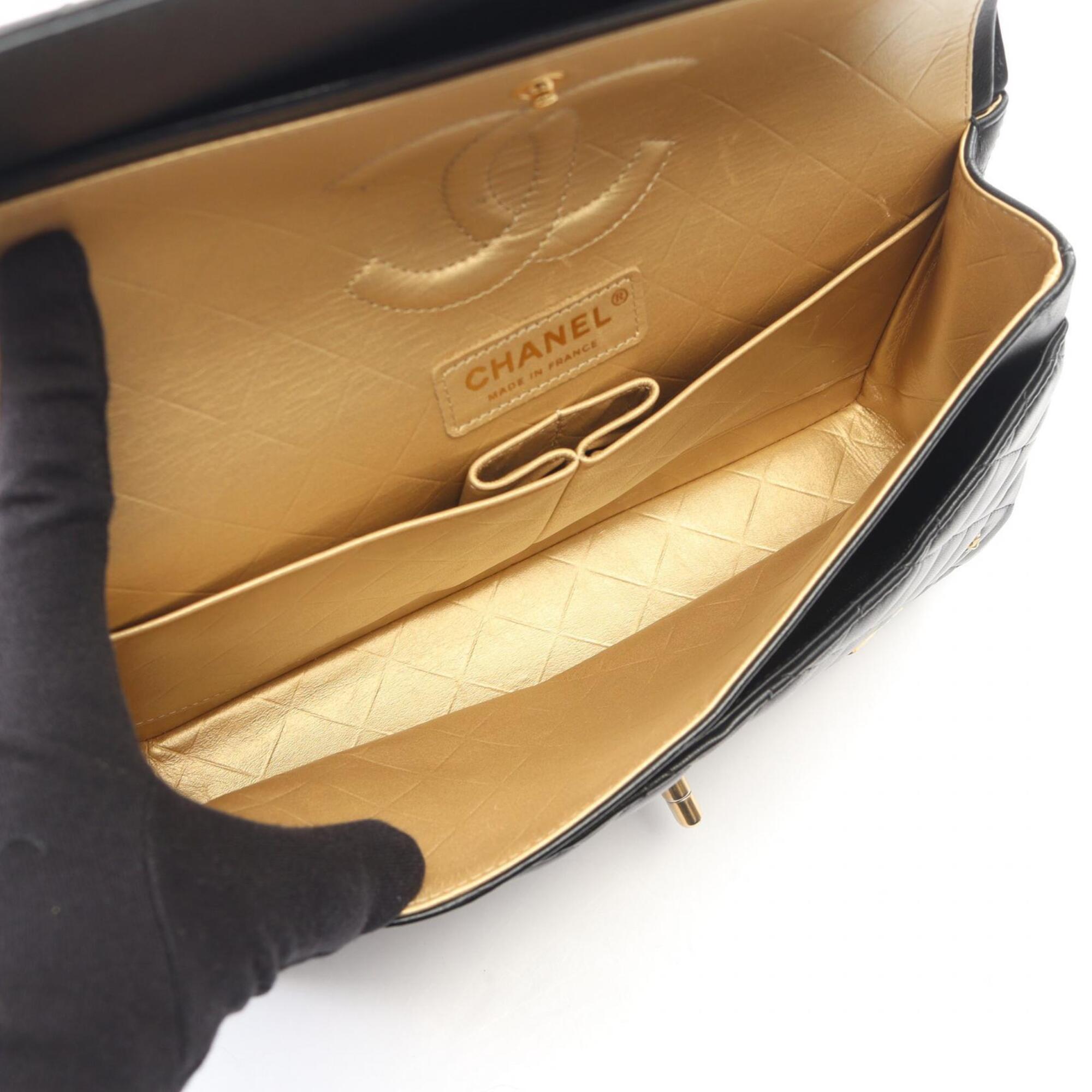 Chanel Matelasse Black Leather Shoulder Bag (Pre-Owned)