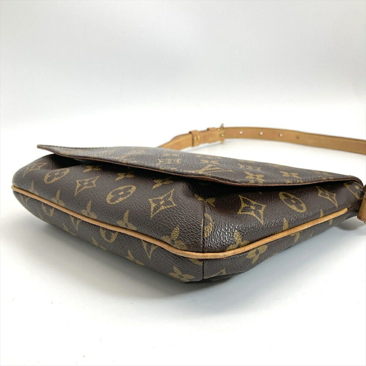 Louis Vuitton Brown Monogram Monogram Shoulder Bag (Pre-Owned)