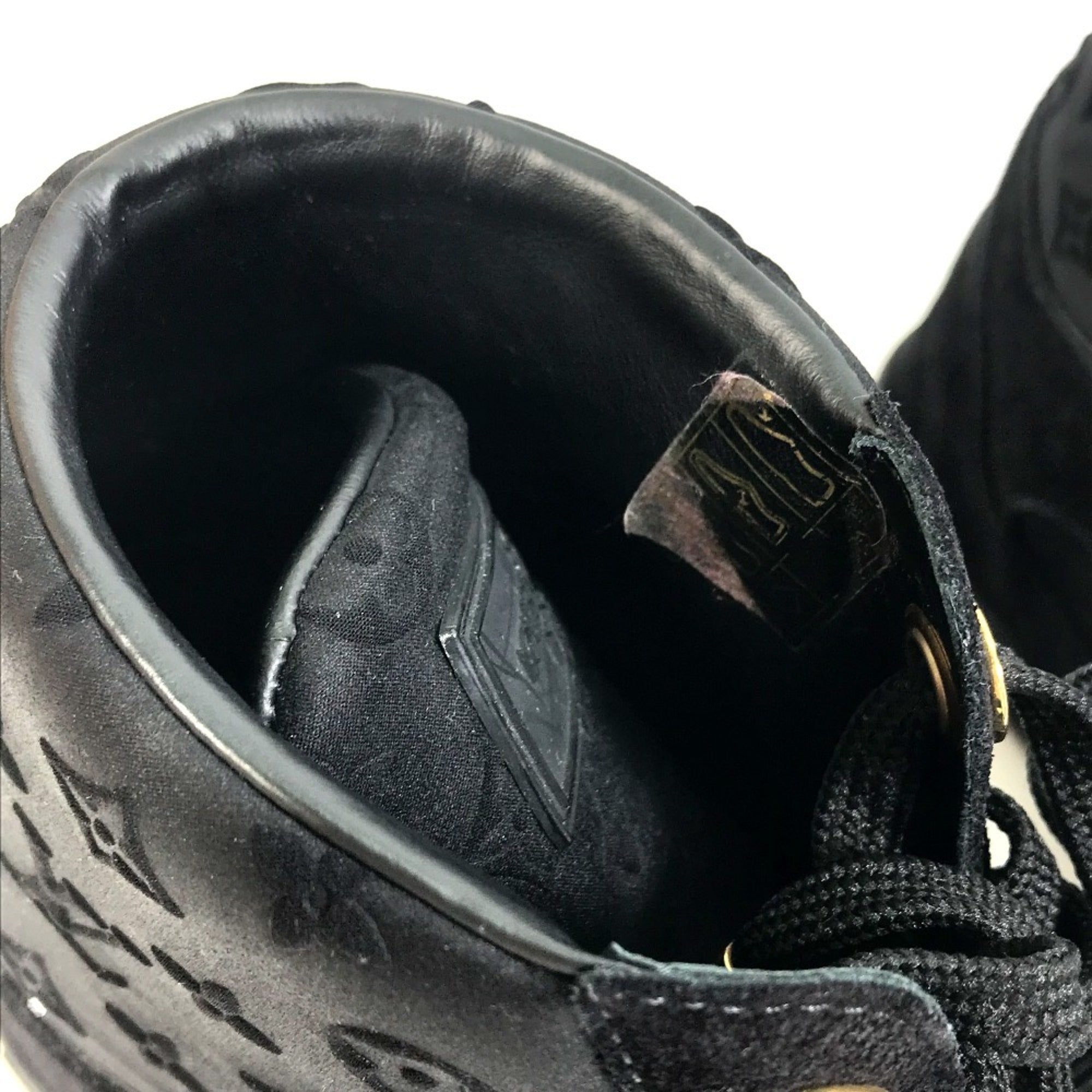 Louis Vuitton Black Sneakers (Pre-Owned)