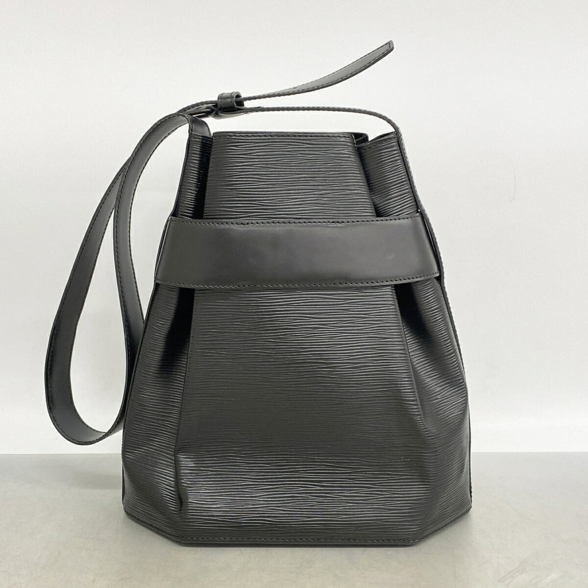 Louis Vuitton Noir Shoulder Bag (Pre-Owned)
