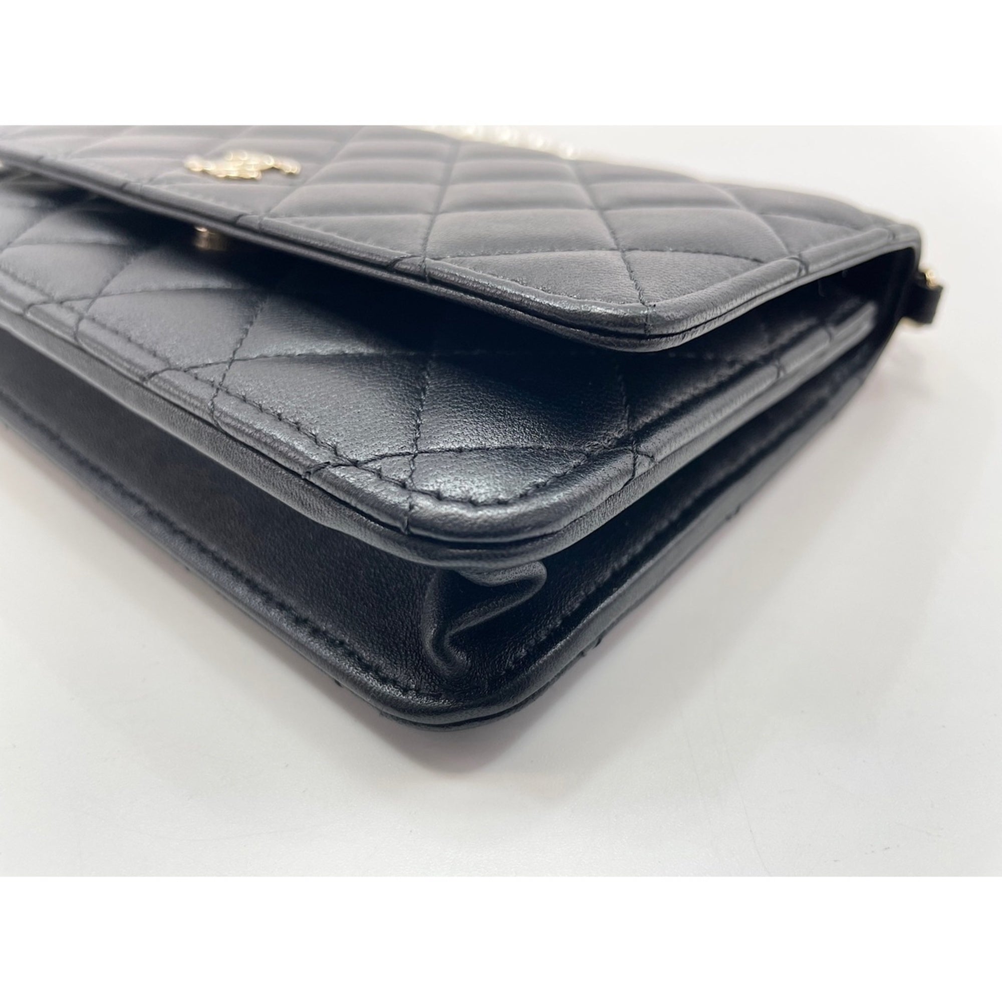 Chanel Black Shoulder Bag (Pre-Owned)