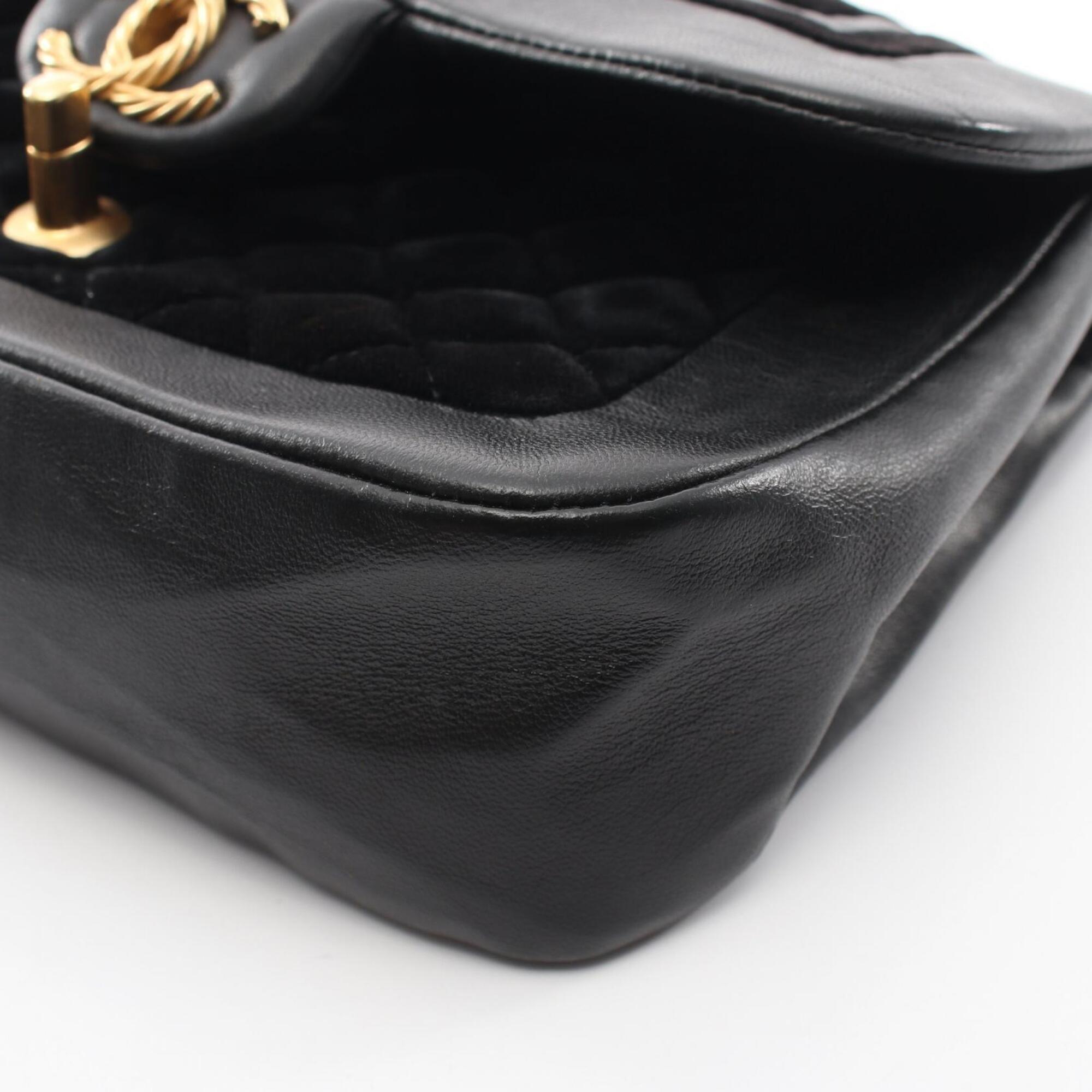 Chanel Black Leather Fabric Handbag Shoulder Bag (Pre-Owned)