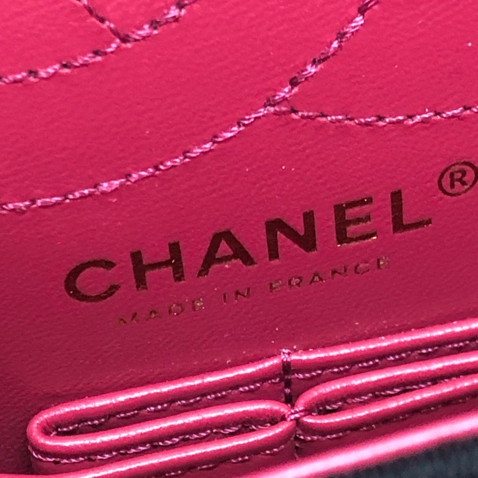 Chanel Black Leather Shoulder Bag (Pre-Owned)