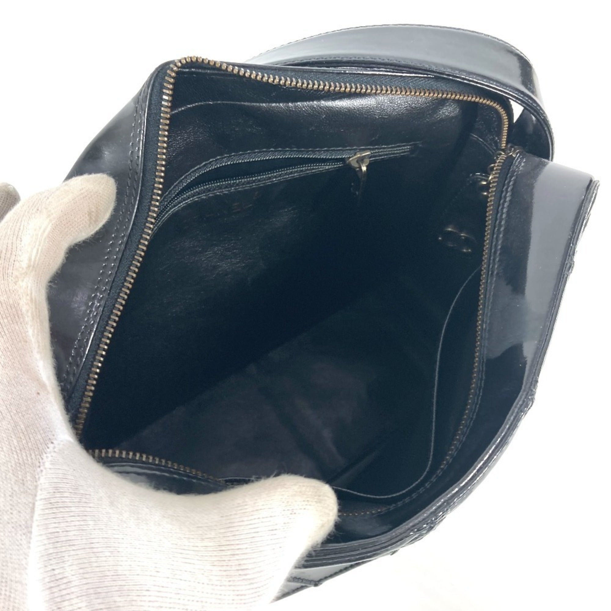 Chanel Black Patent Leather Handbag Shoulder Bag (Pre-Owned)