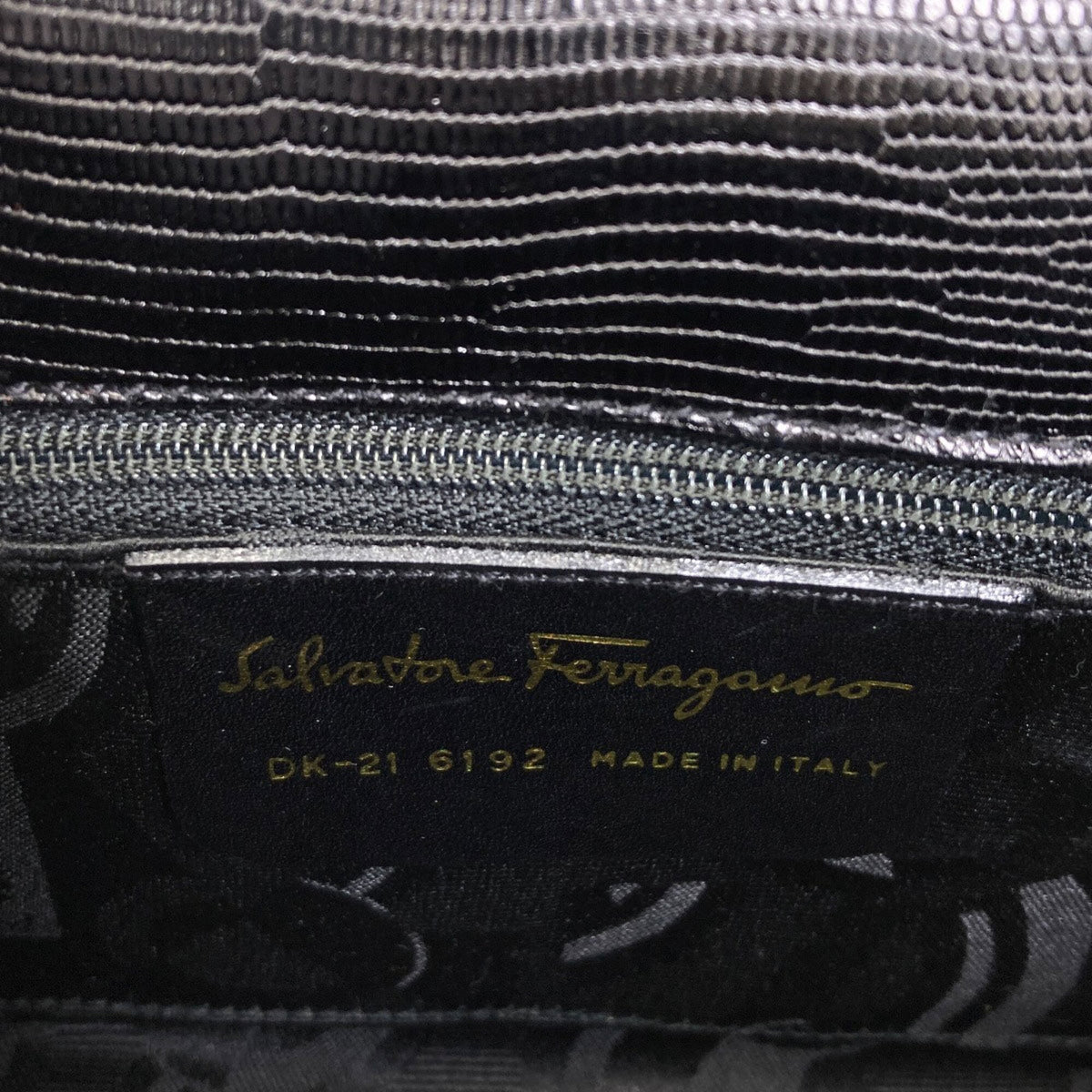 Salvatore Ferragamo Black Leather Shoulder Bag (Pre-Owned)