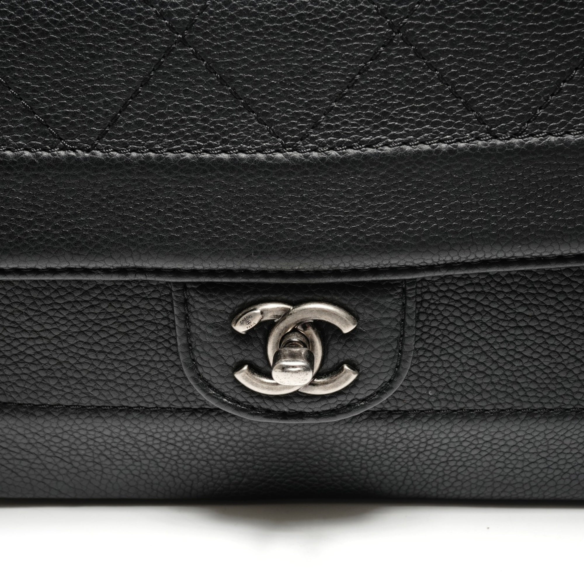 Chanel Black Shoulder Bag (Pre-Owned)