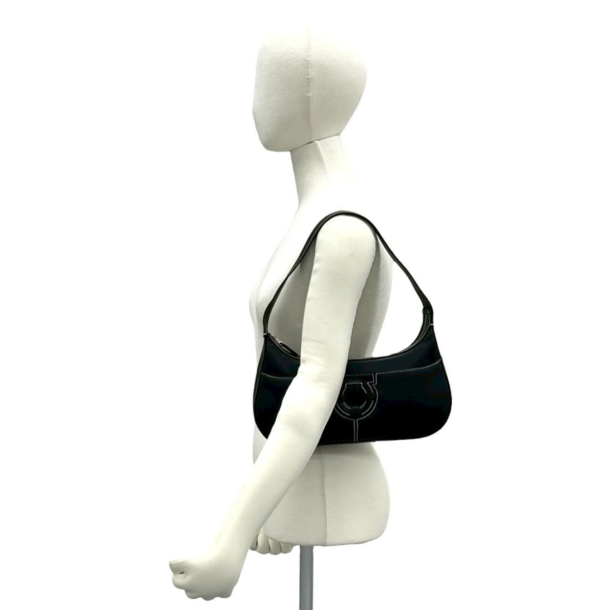 Salvatore Ferragamo Black Leather Handbag Shoulder Bag (Pre-Owned)