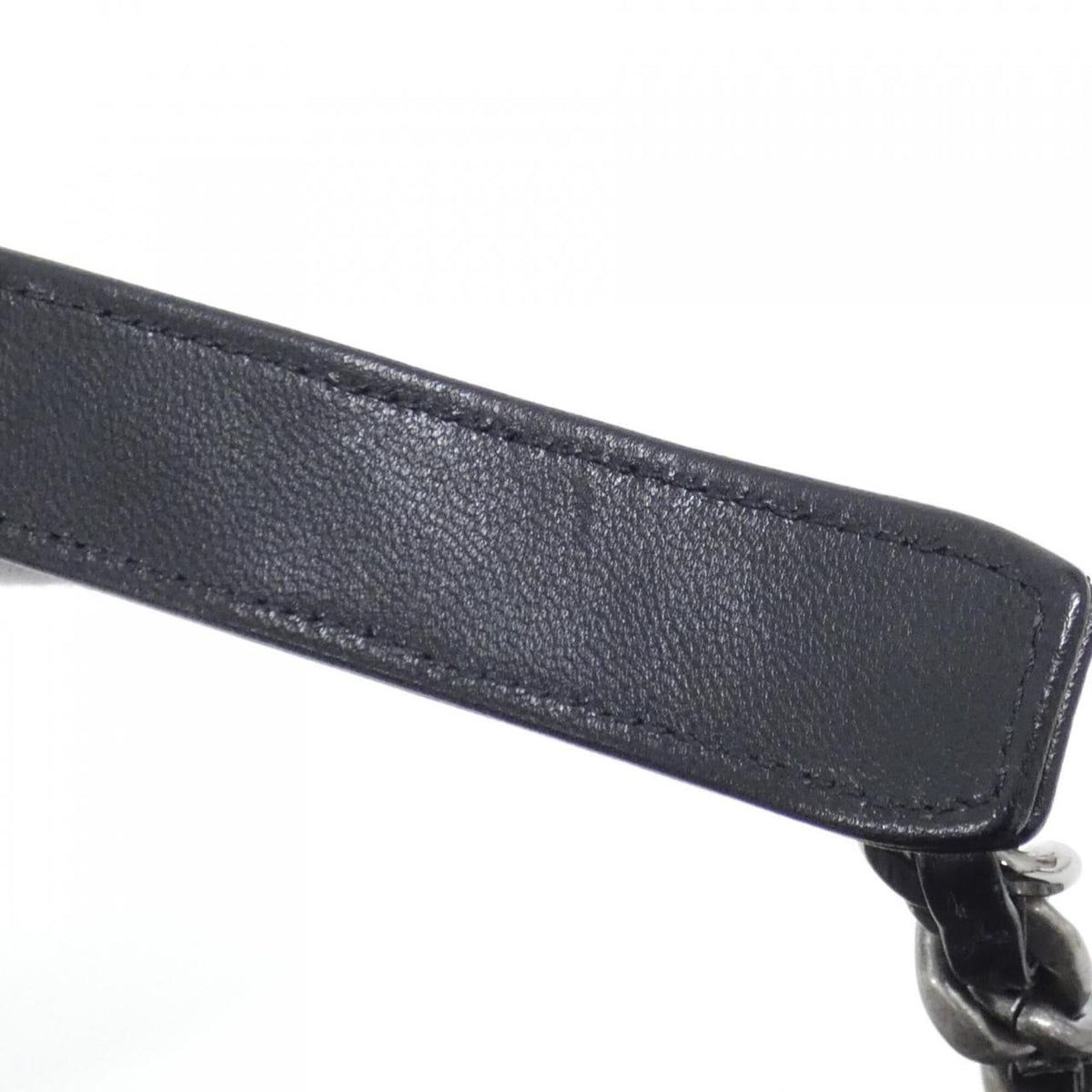 Chanel Black Leather Shoulder Bag (Pre-Owned)